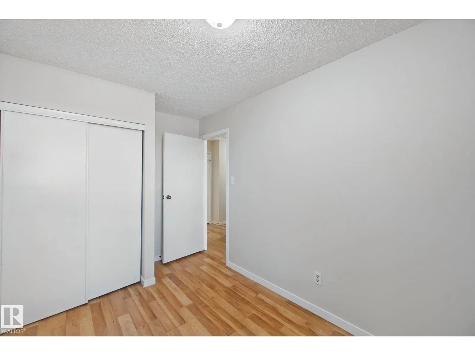 #11 4707 126 AV NW
