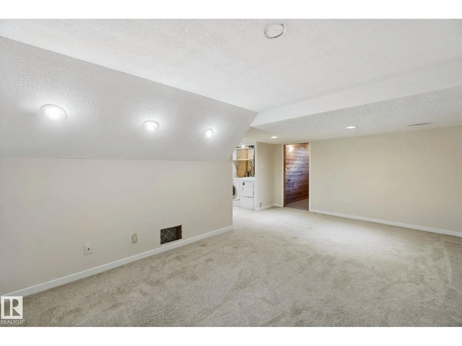 #11 4707 126 AV NW