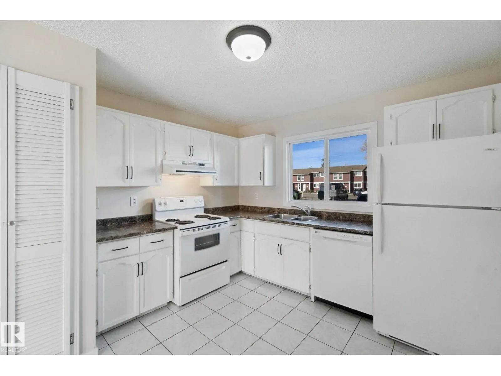 #11 4707 126 AV NW