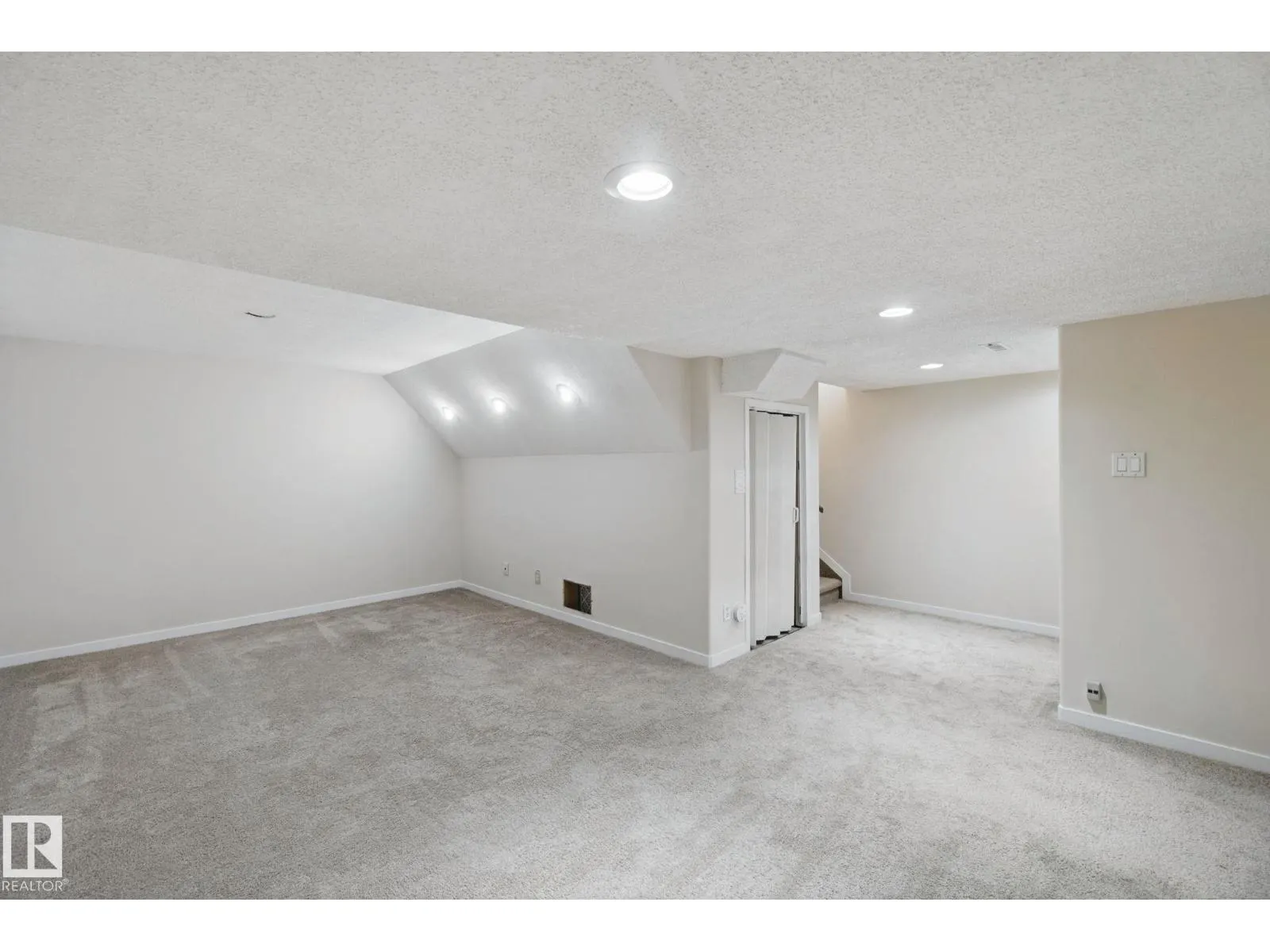 #11 4707 126 AV NW