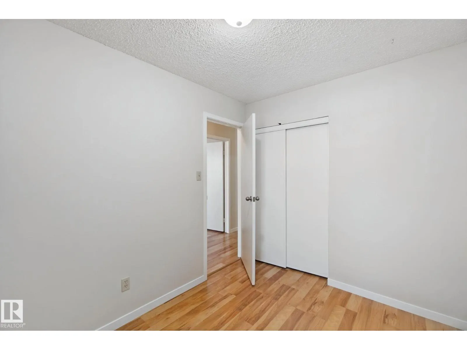#11 4707 126 AV NW