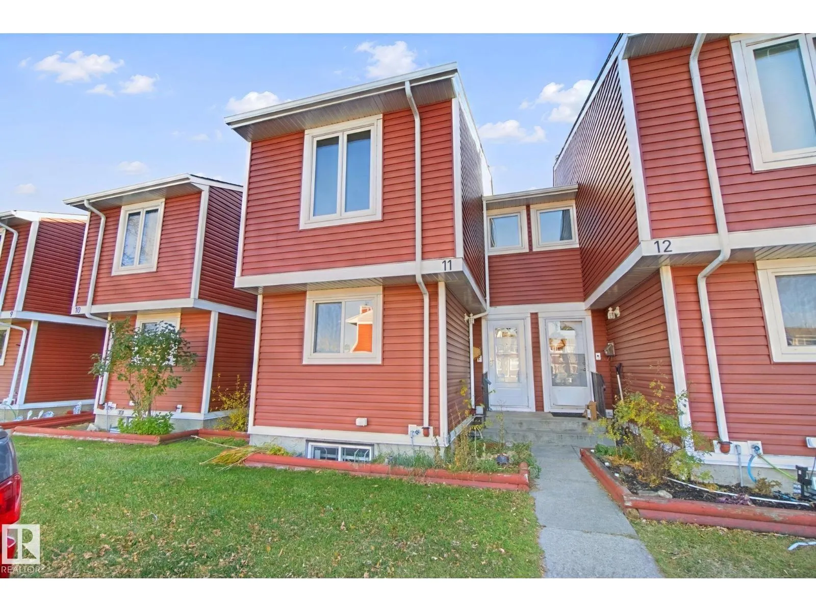 #11 4707 126 AV NW