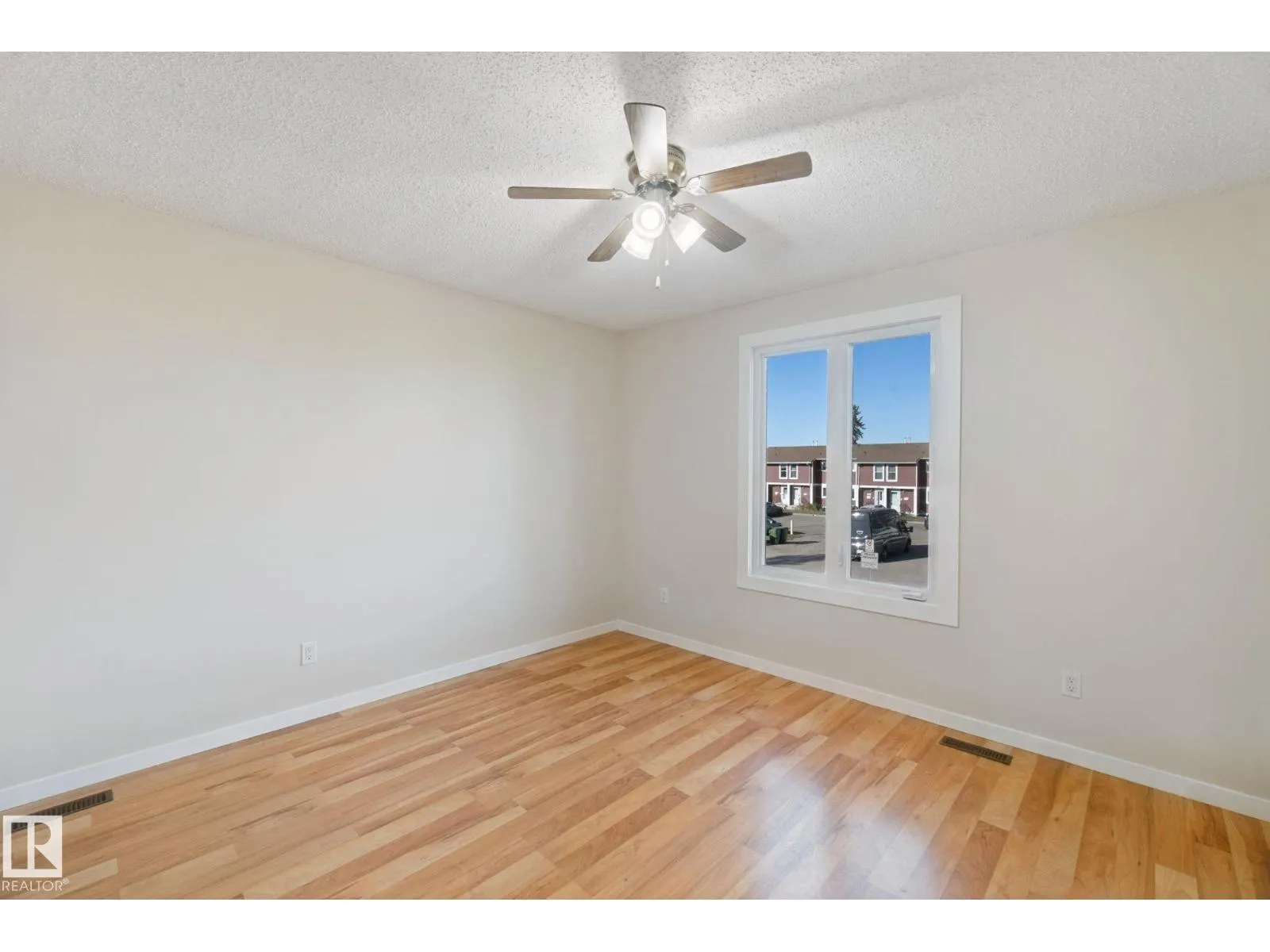 #11 4707 126 AV NW