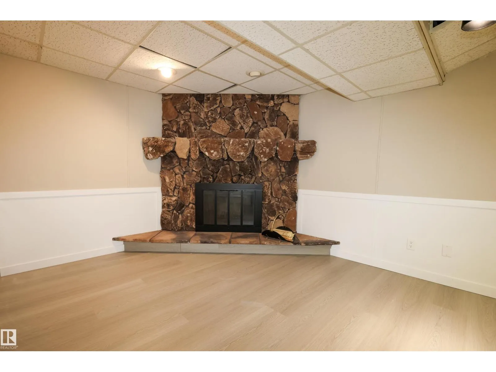 709 GRANDIN DR