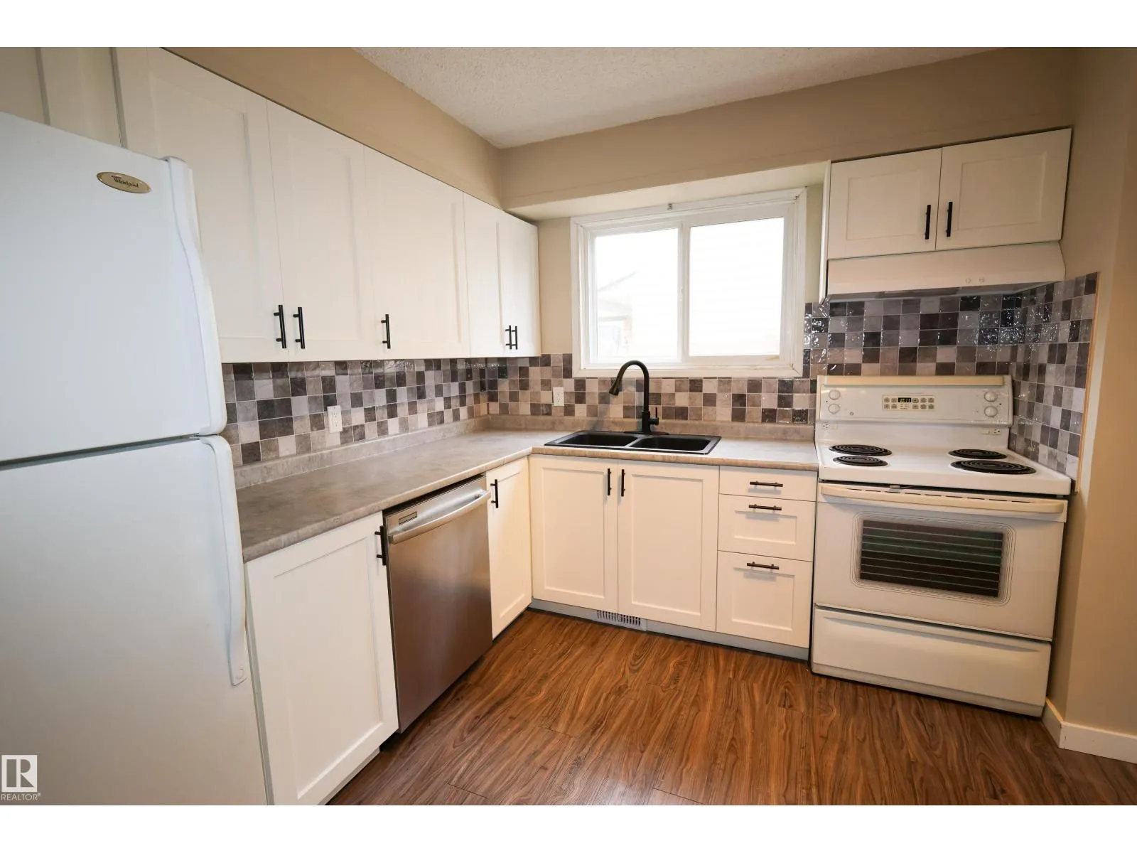 709 GRANDIN DR