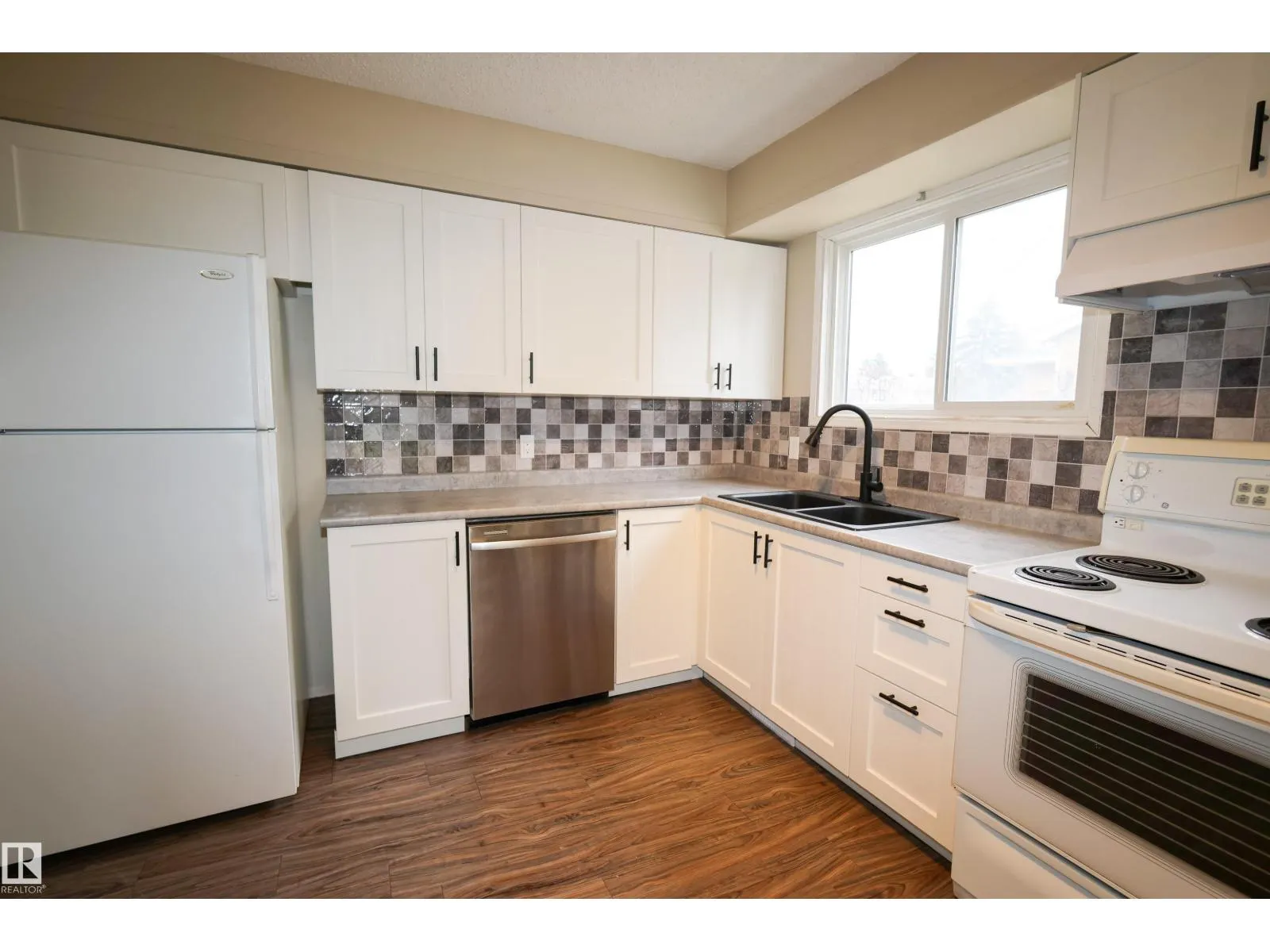 709 GRANDIN DR