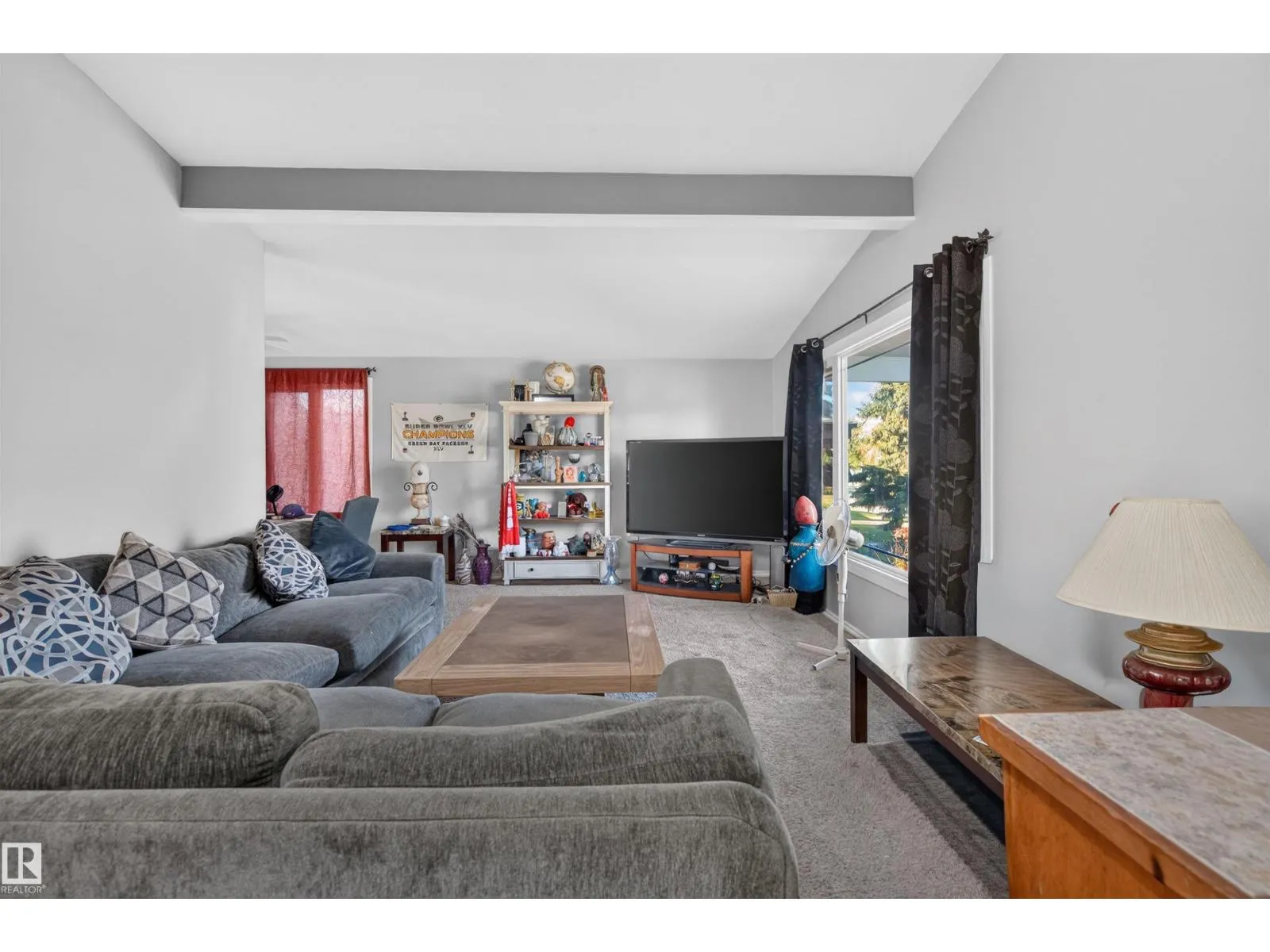 6815 101 AV NW