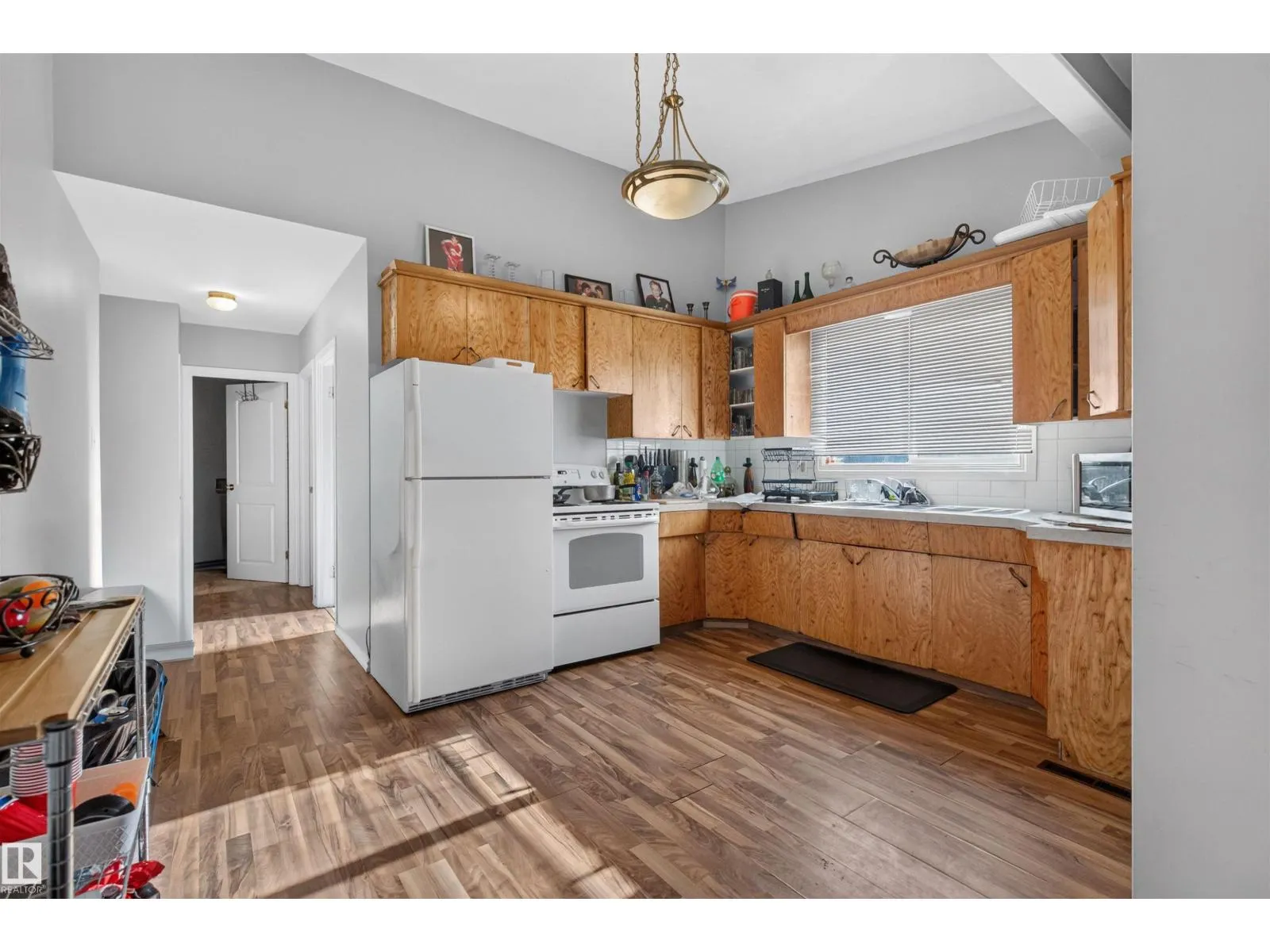 6815 101 AV NW
