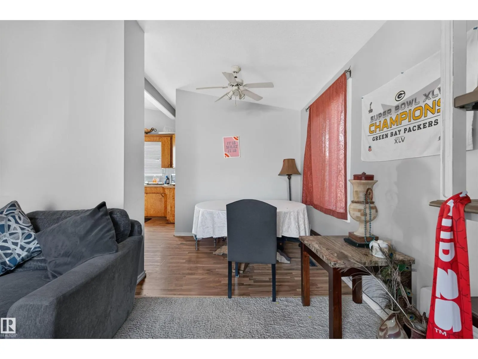 6815 101 AV NW