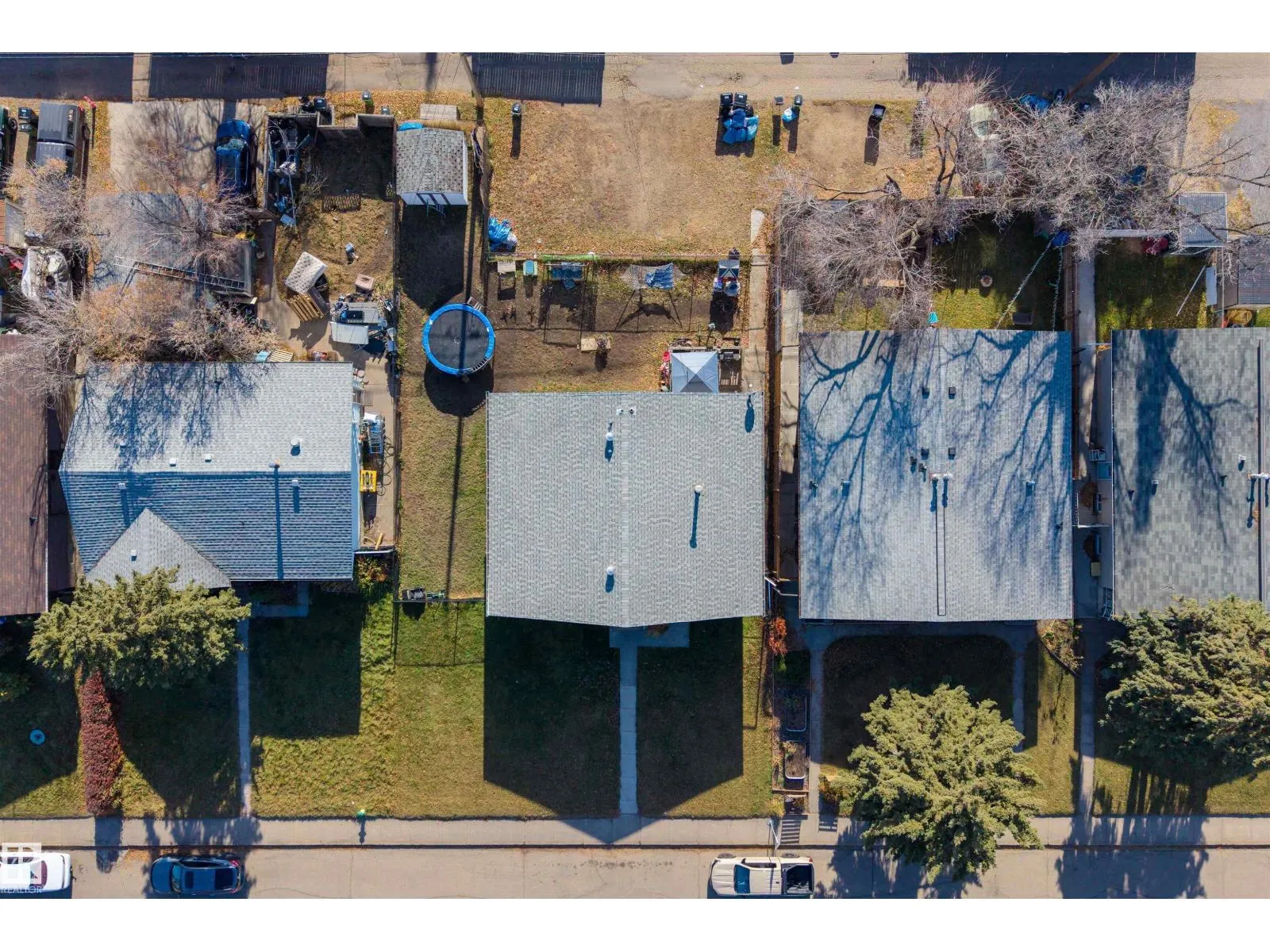 6815 101 AV NW