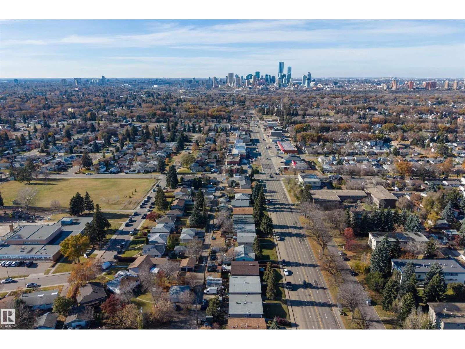 6815 101 AV NW