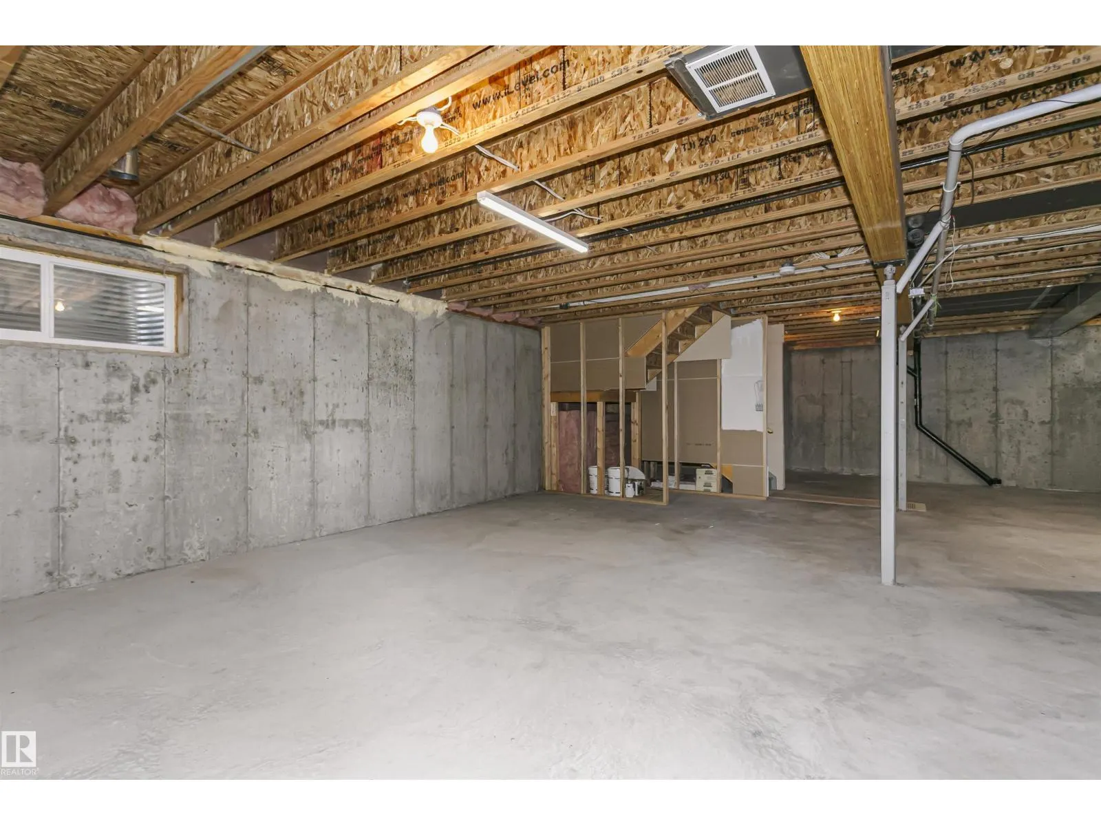 16808 57 ST NW
