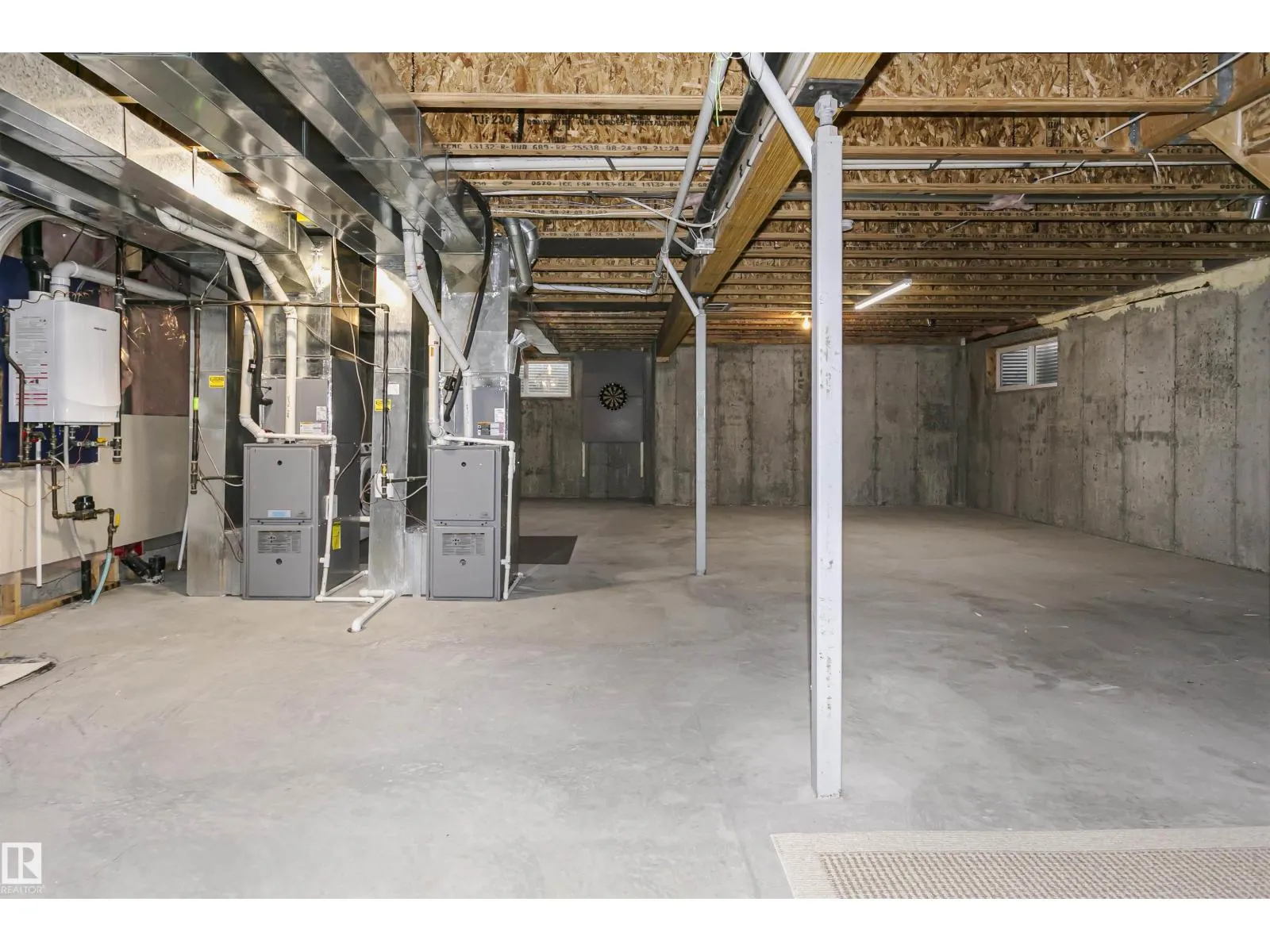 16808 57 ST NW