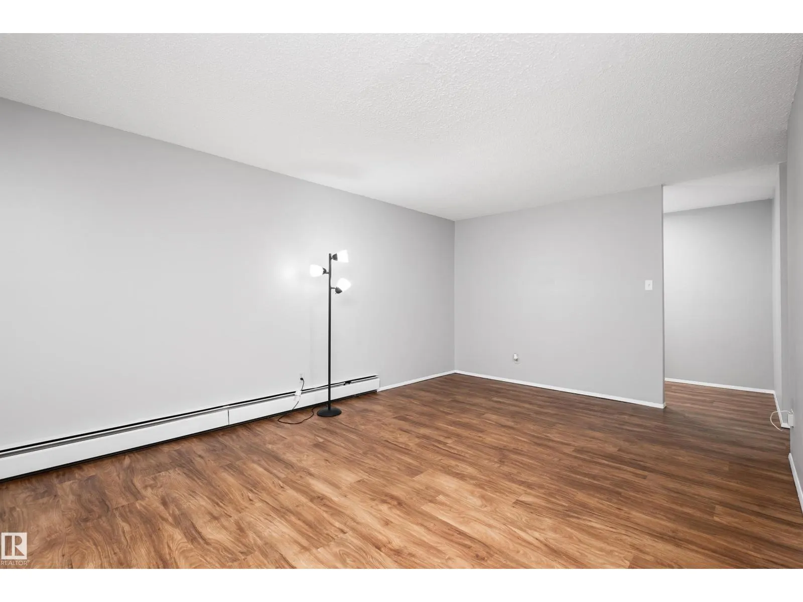 #202B 237 WOODVALE RD W NW
