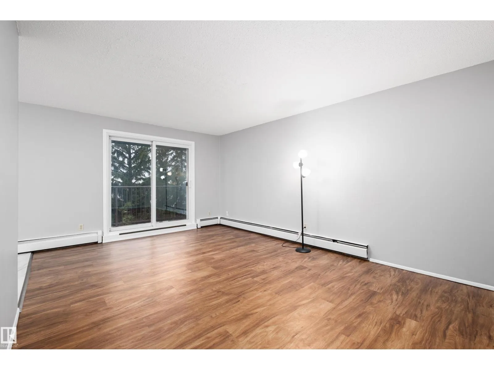 #202B 237 WOODVALE RD W NW