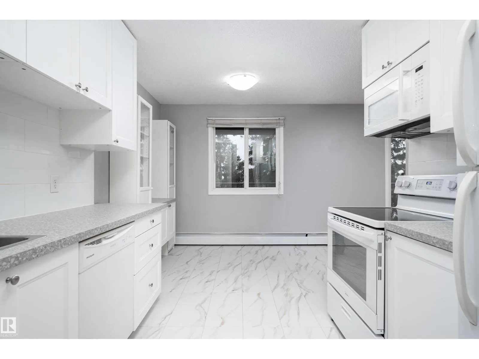 #202B 237 WOODVALE RD W NW