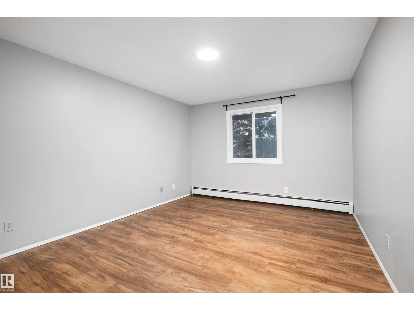#202B 237 WOODVALE RD W NW