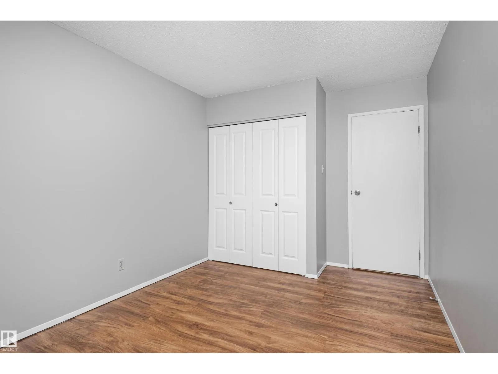 #202B 237 WOODVALE RD W NW