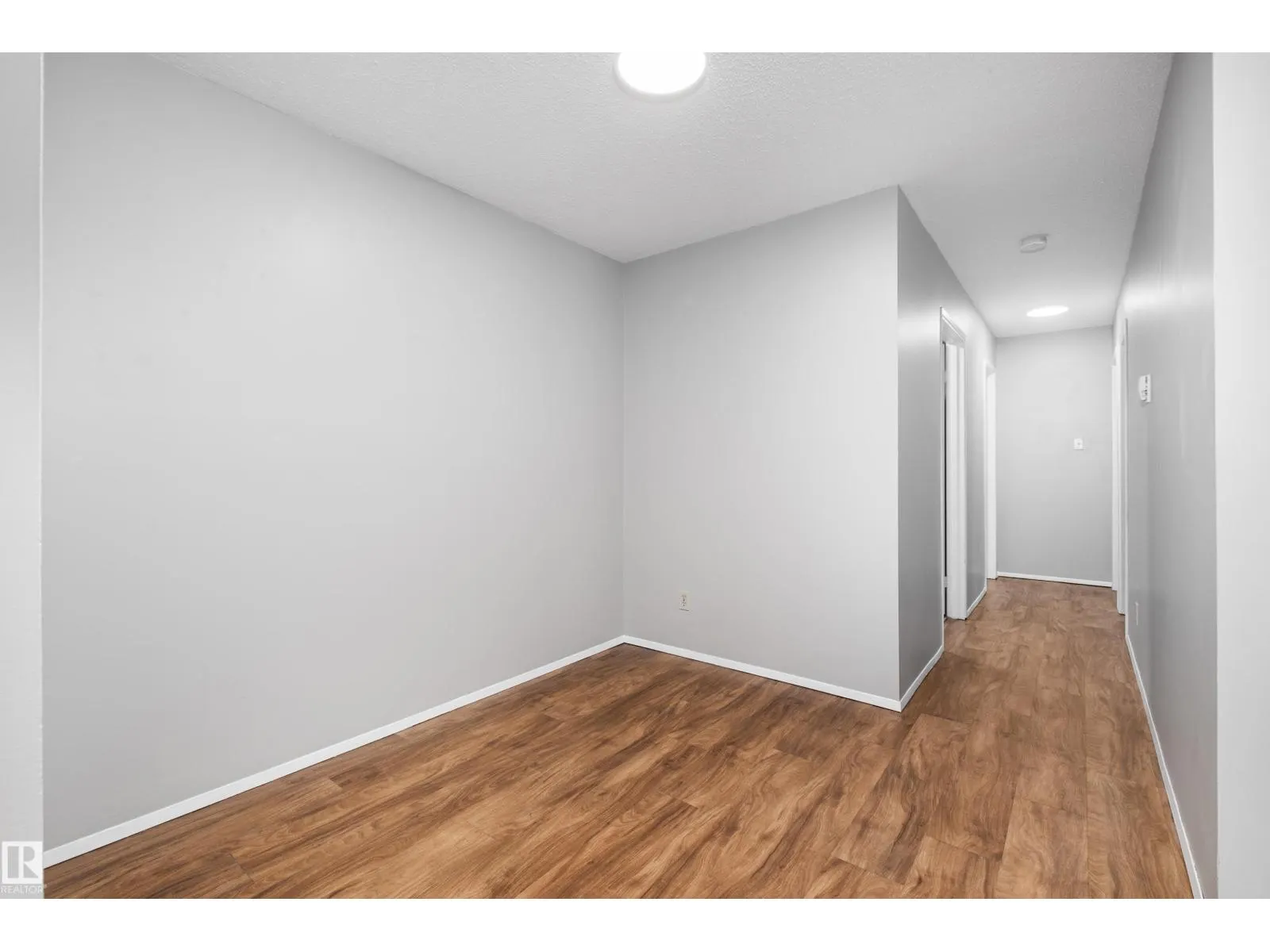 #202B 237 WOODVALE RD W NW