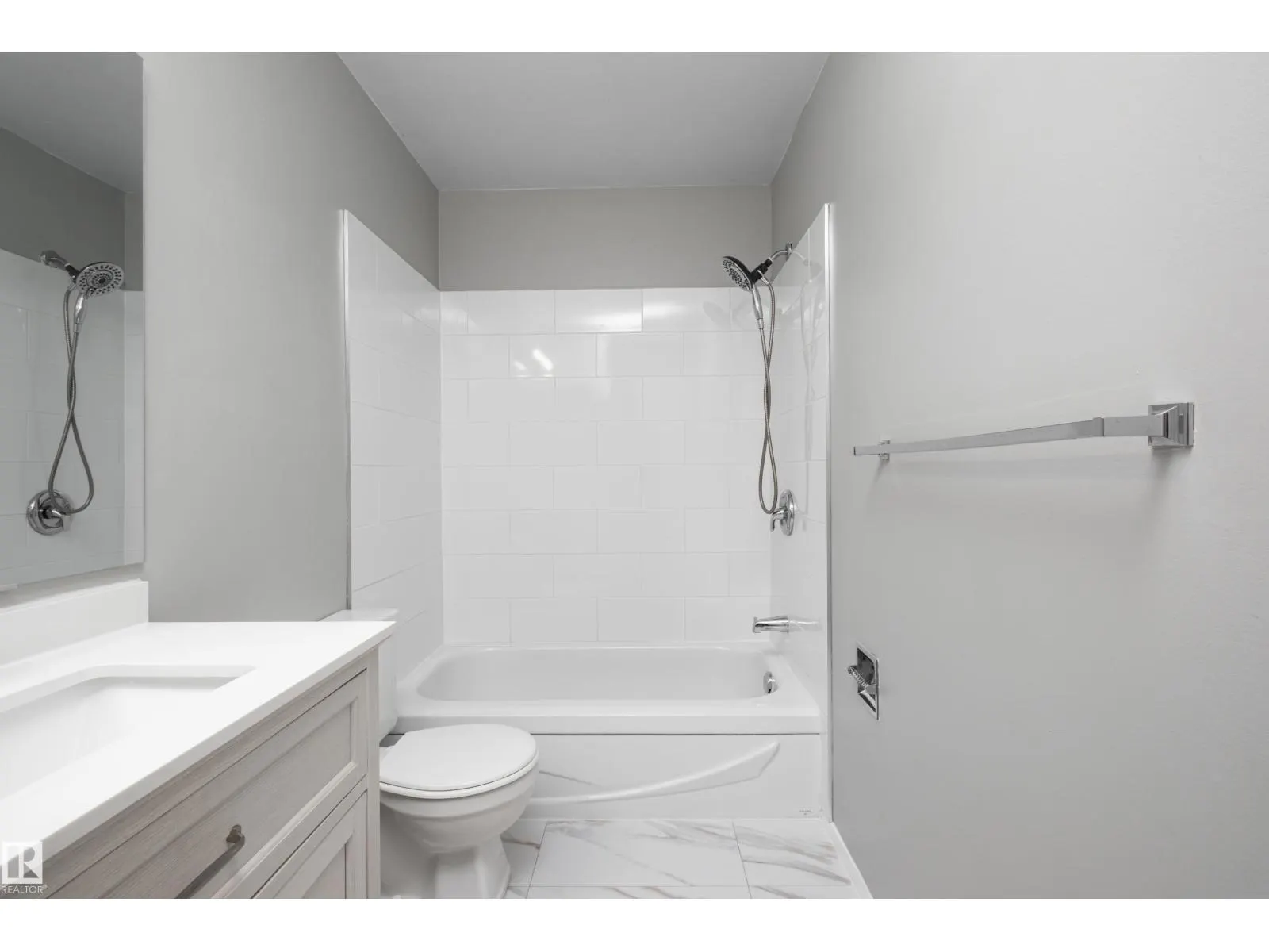 #202B 237 WOODVALE RD W NW