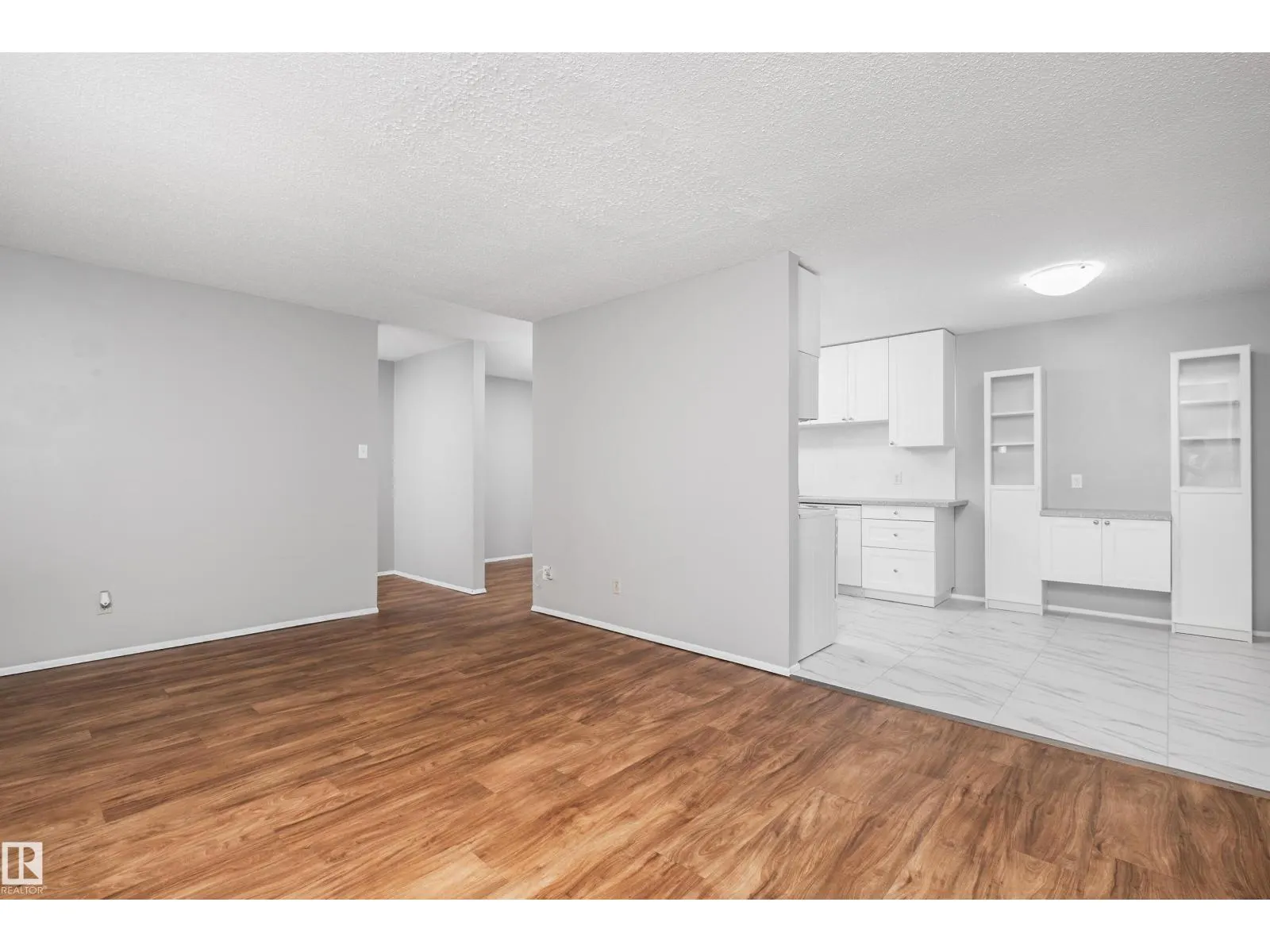 #202B 237 WOODVALE RD W NW