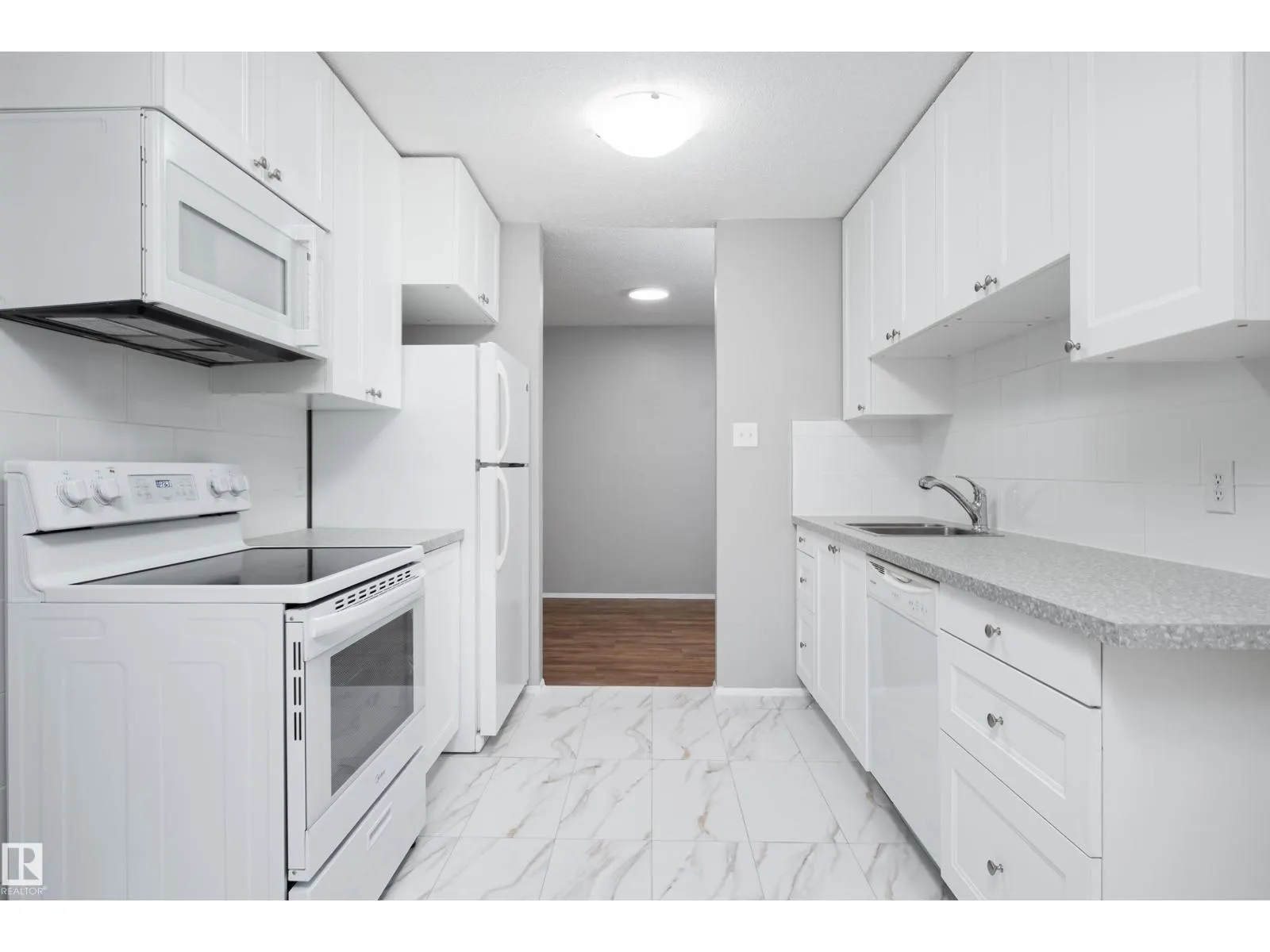 #202B 237 WOODVALE RD W NW