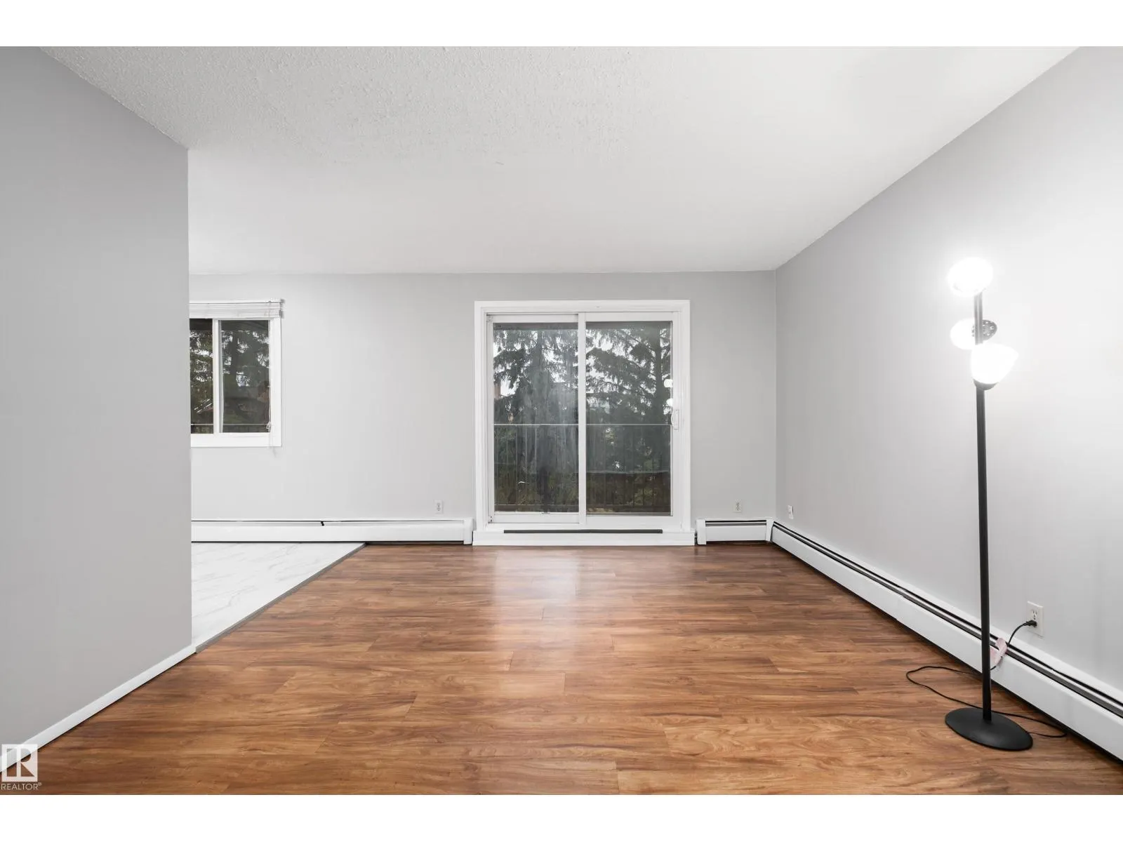 #202B 237 WOODVALE RD W NW