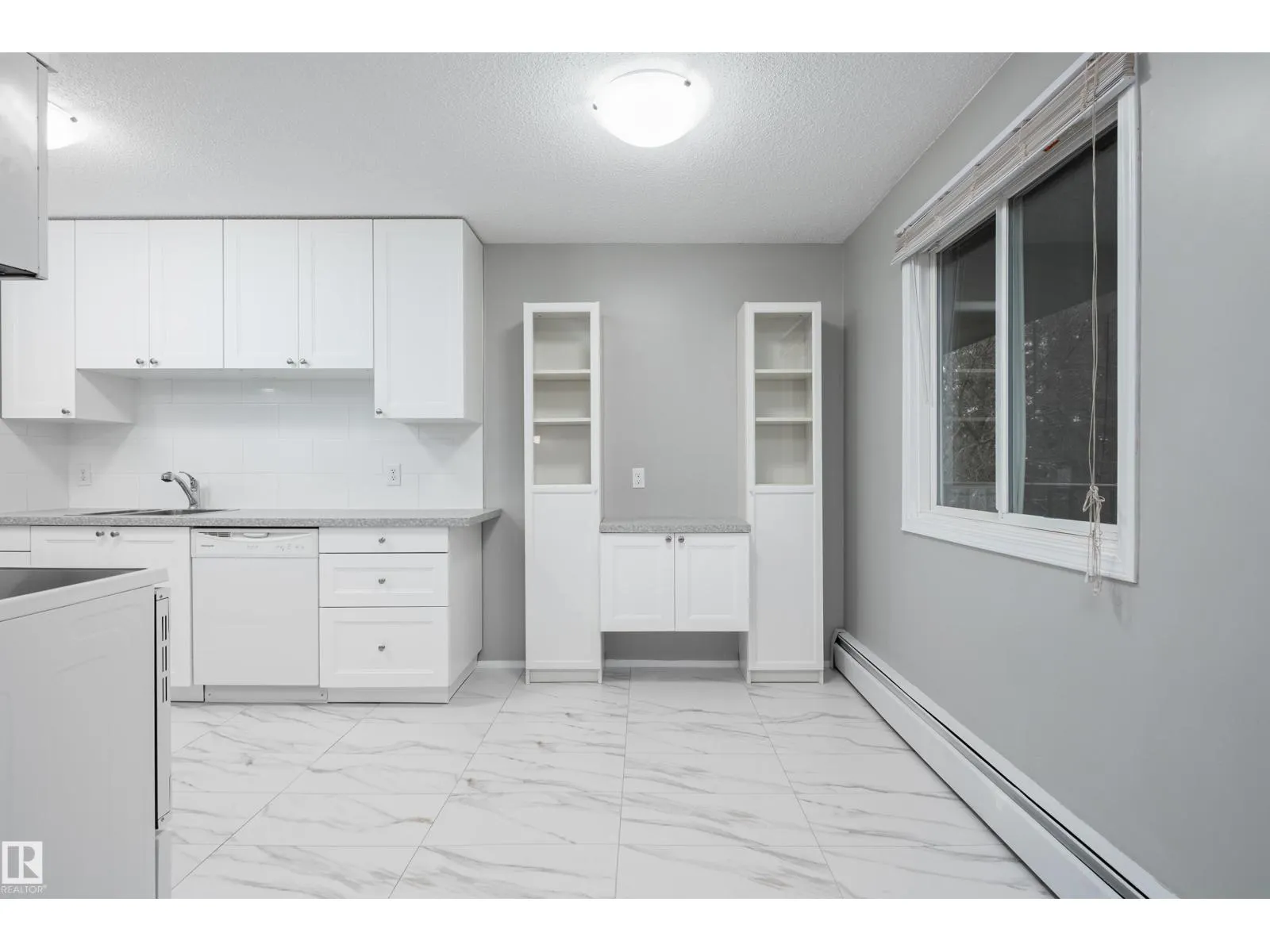 #202B 237 WOODVALE RD W NW