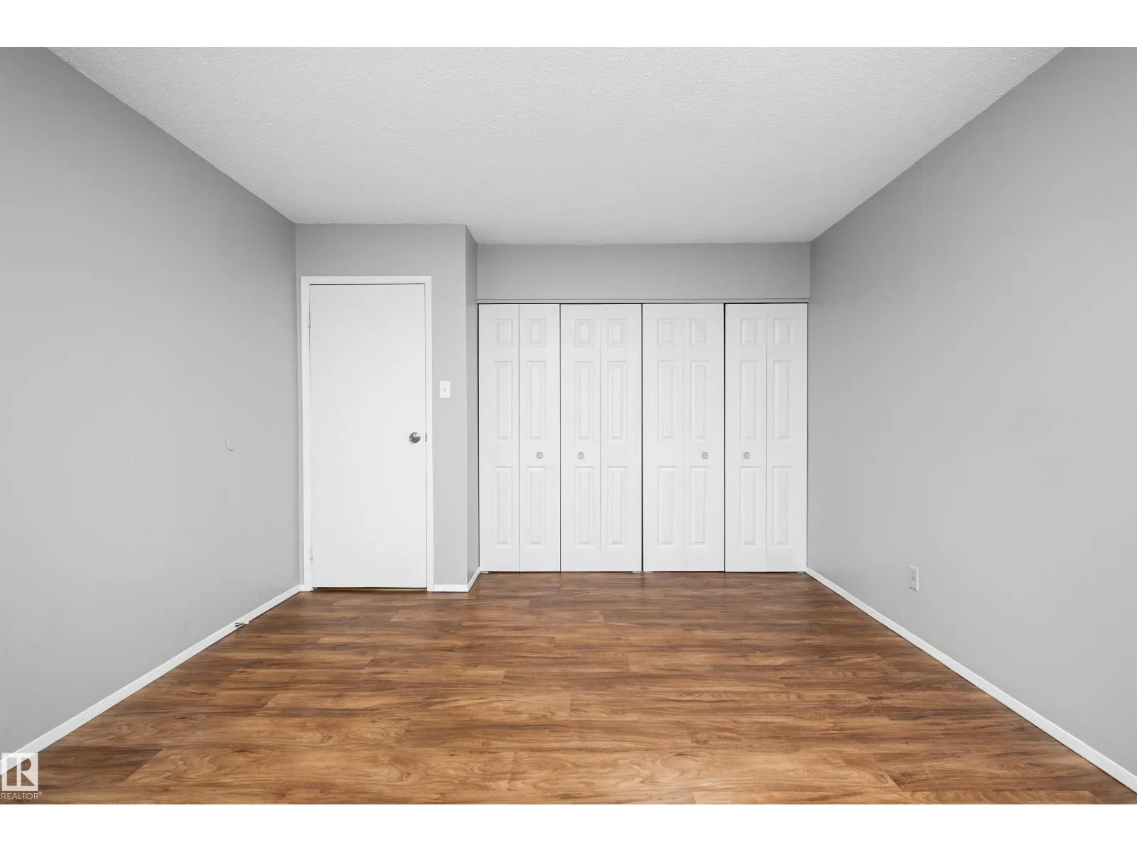 #202B 237 WOODVALE RD W NW