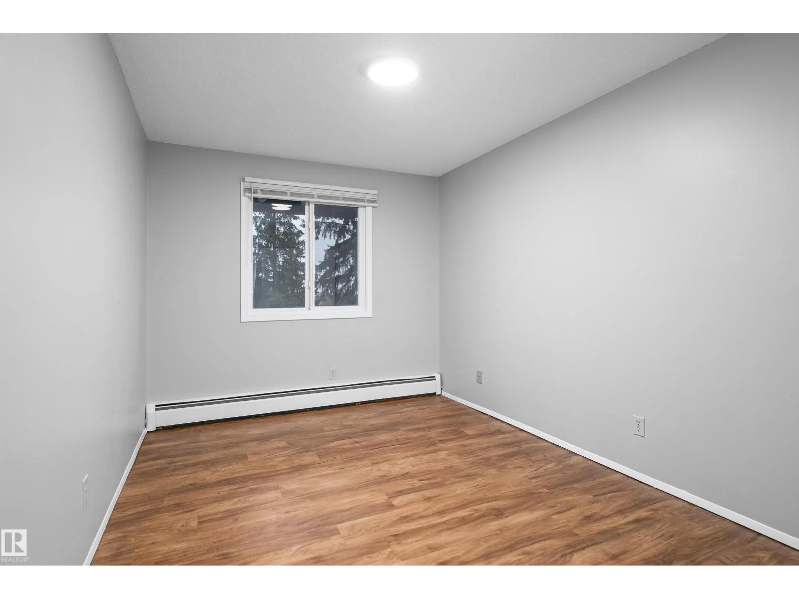 #202B 237 WOODVALE RD W NW