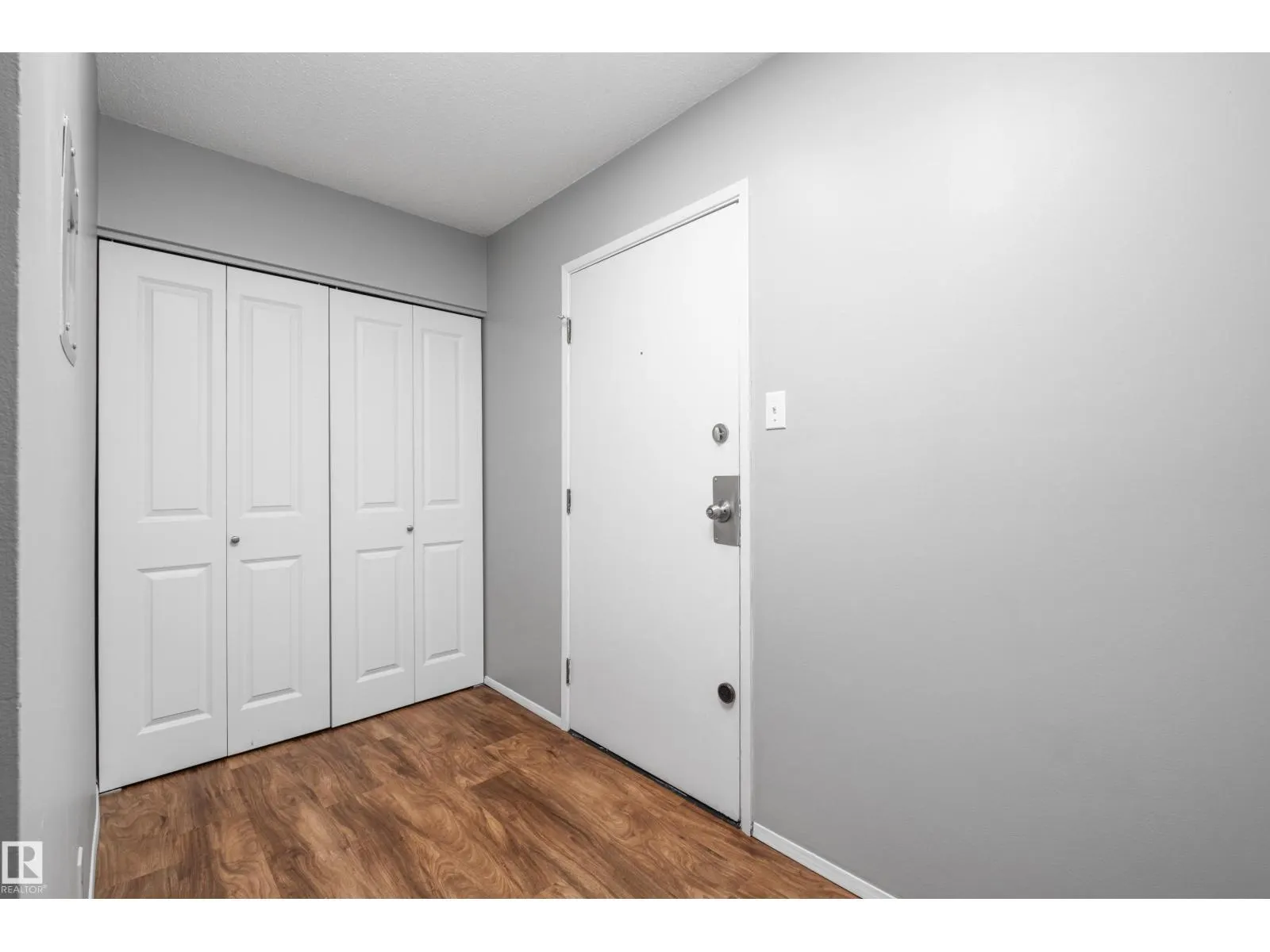 #202B 237 WOODVALE RD W NW