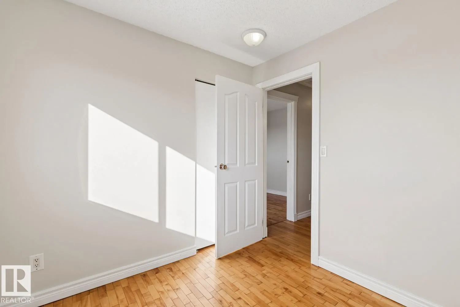 14713 25 ST NW