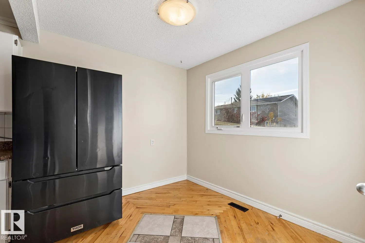 14713 25 ST NW