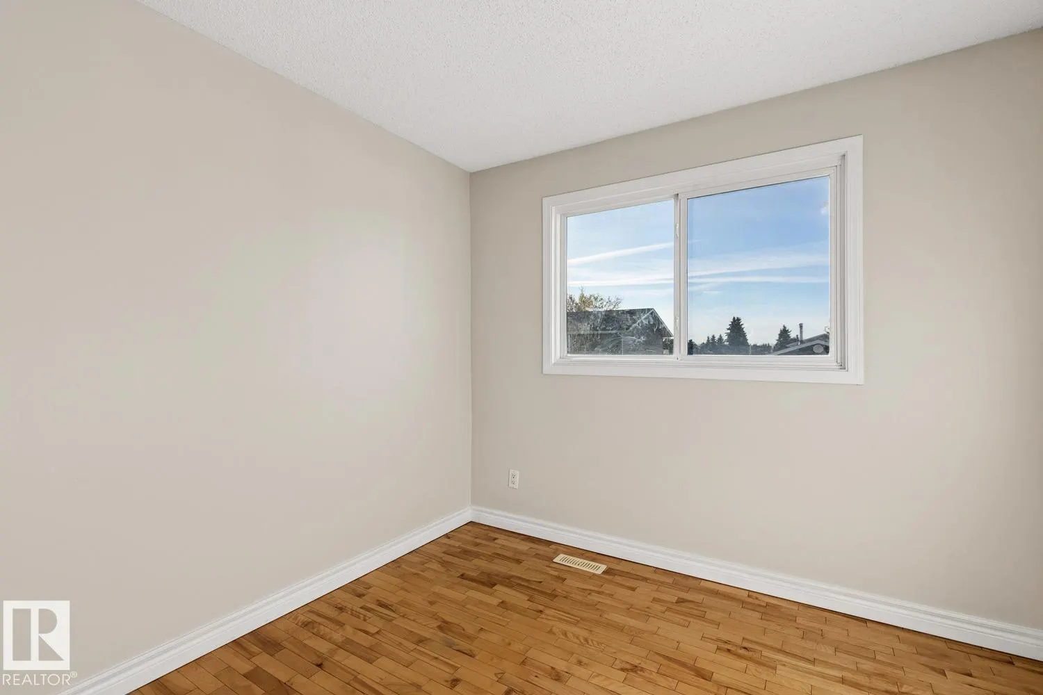 14713 25 ST NW
