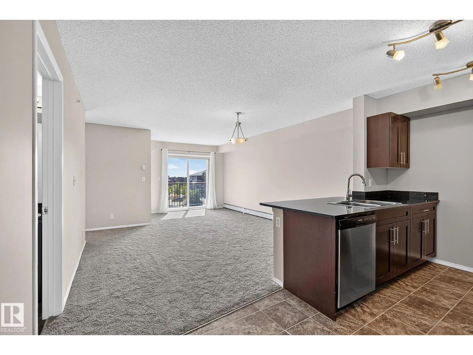 #417 12045 22 AV SW