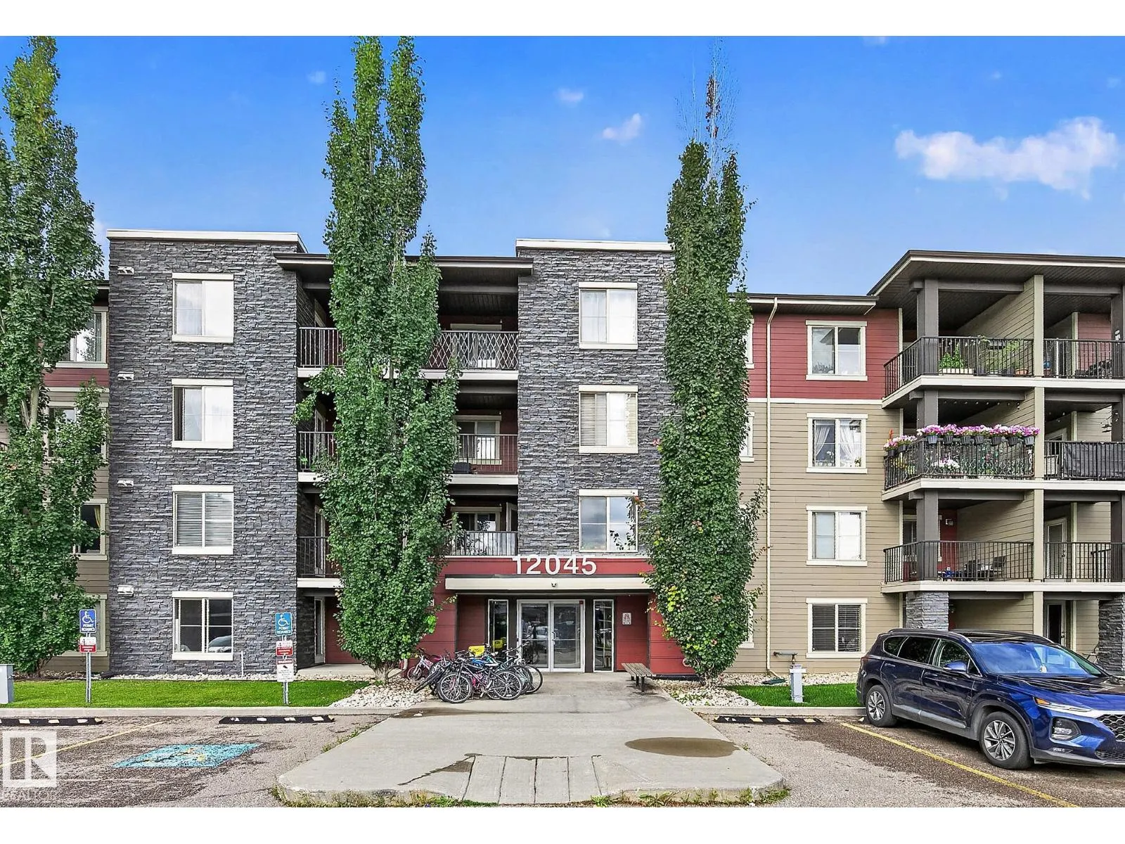 #417 12045 22 AV SW