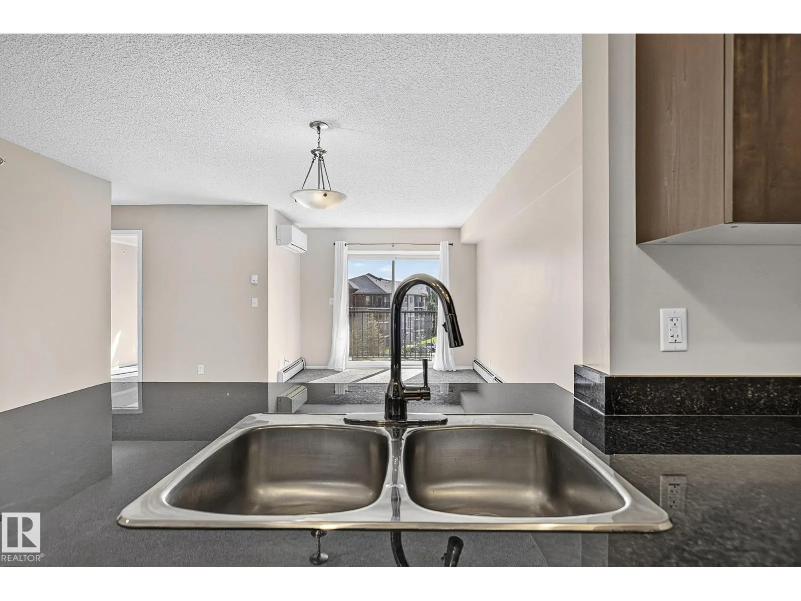 #417 12045 22 AV SW