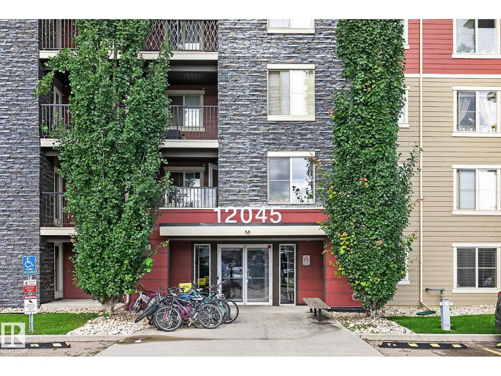 #417 12045 22 AV SW
