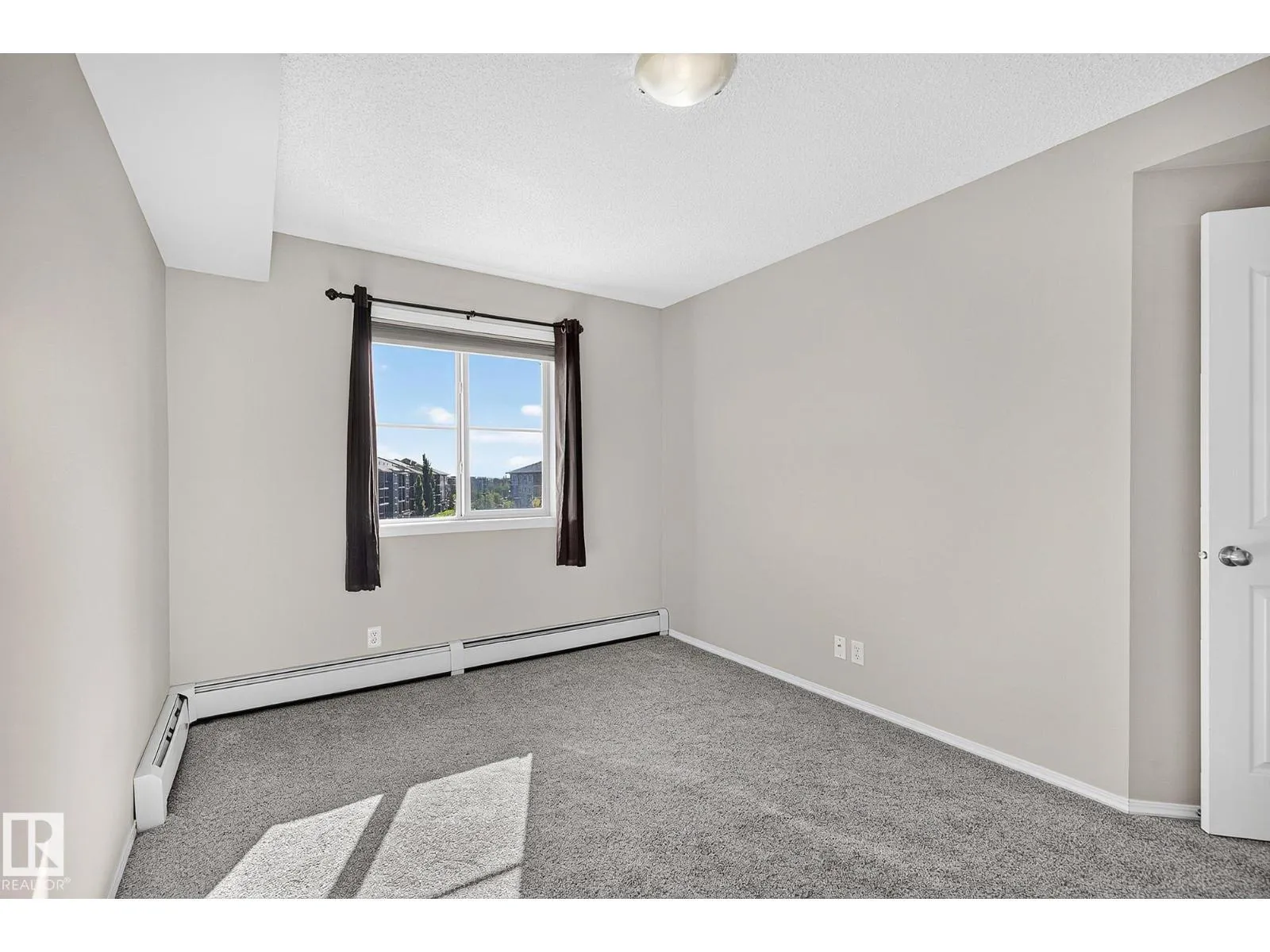 #417 12045 22 AV SW