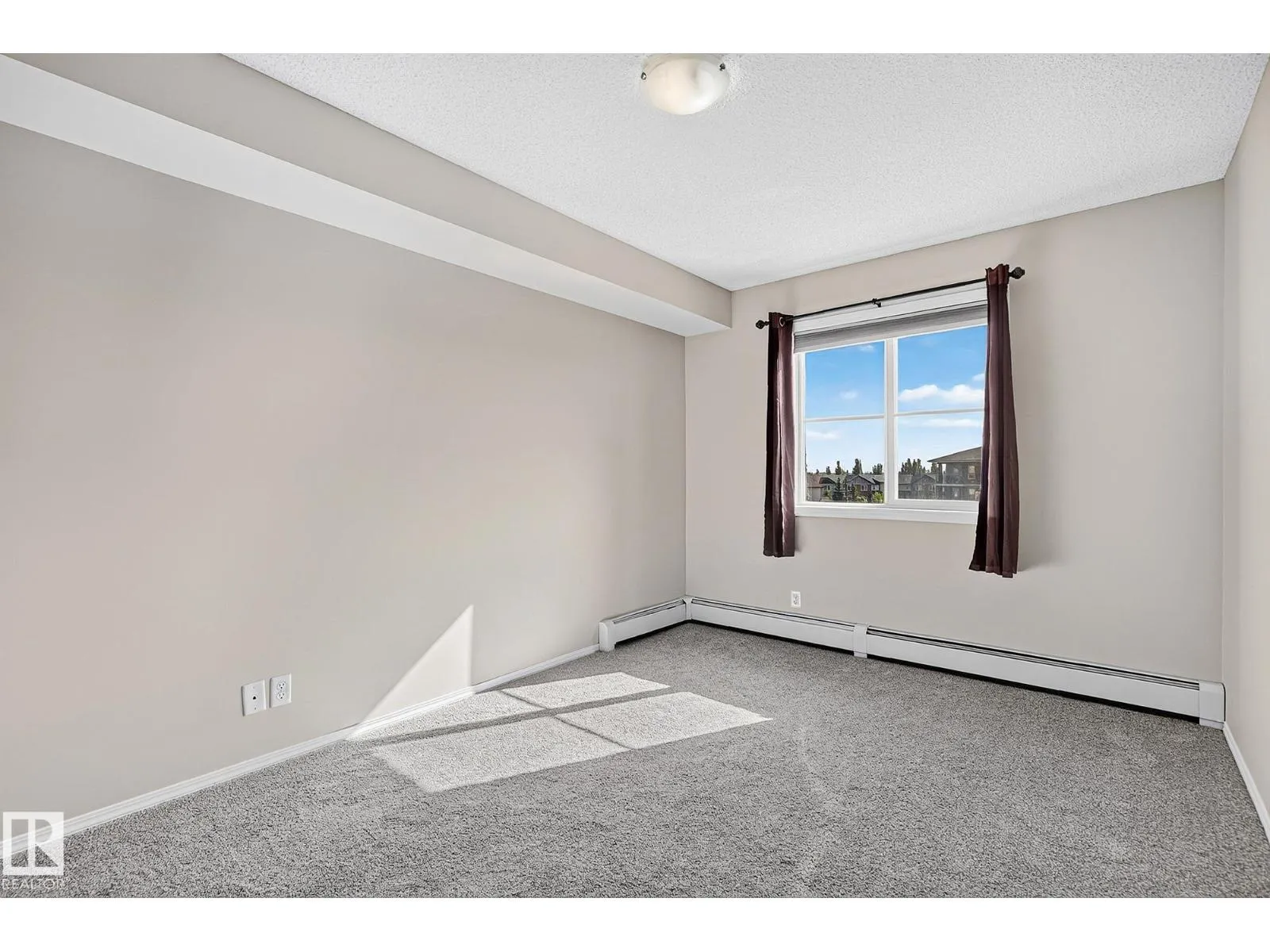 #417 12045 22 AV SW