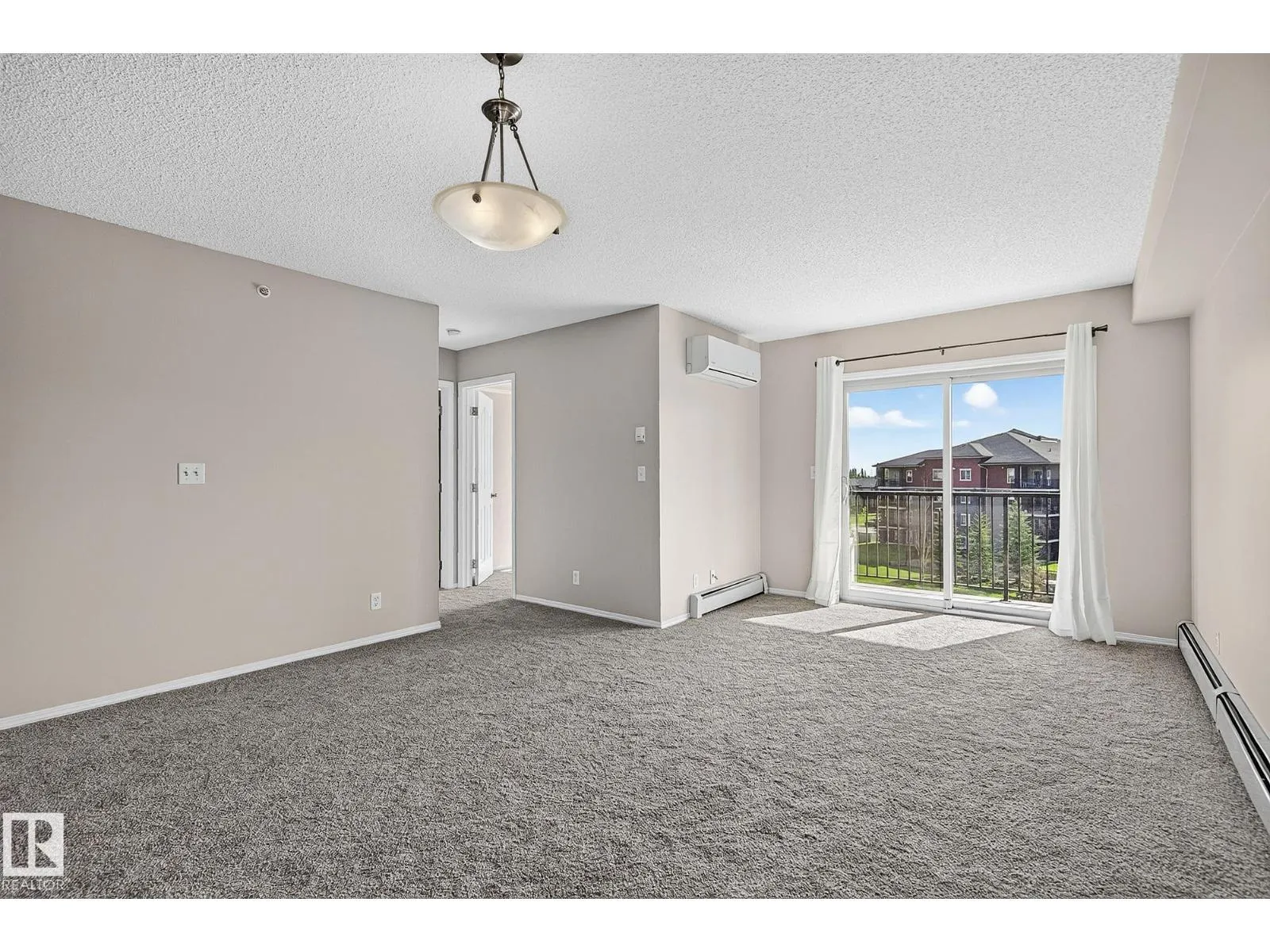 #417 12045 22 AV SW