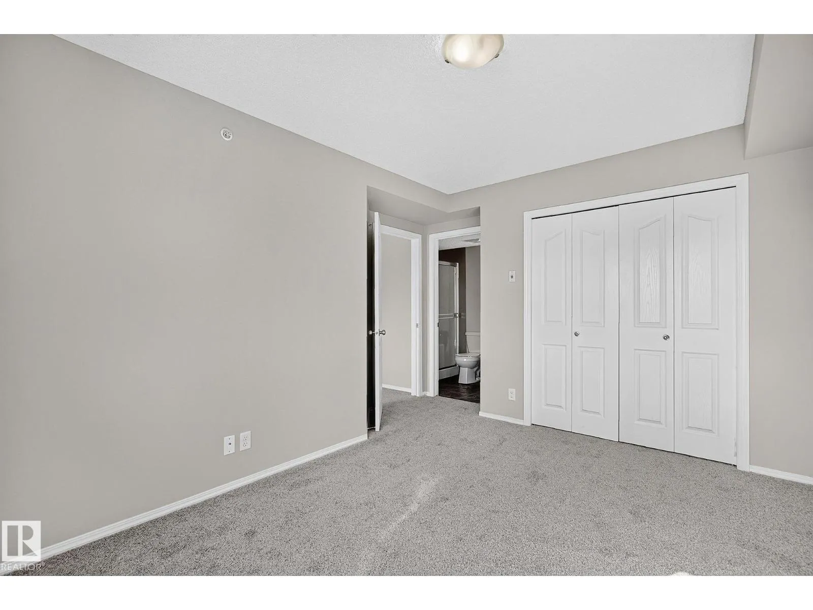 #417 12045 22 AV SW