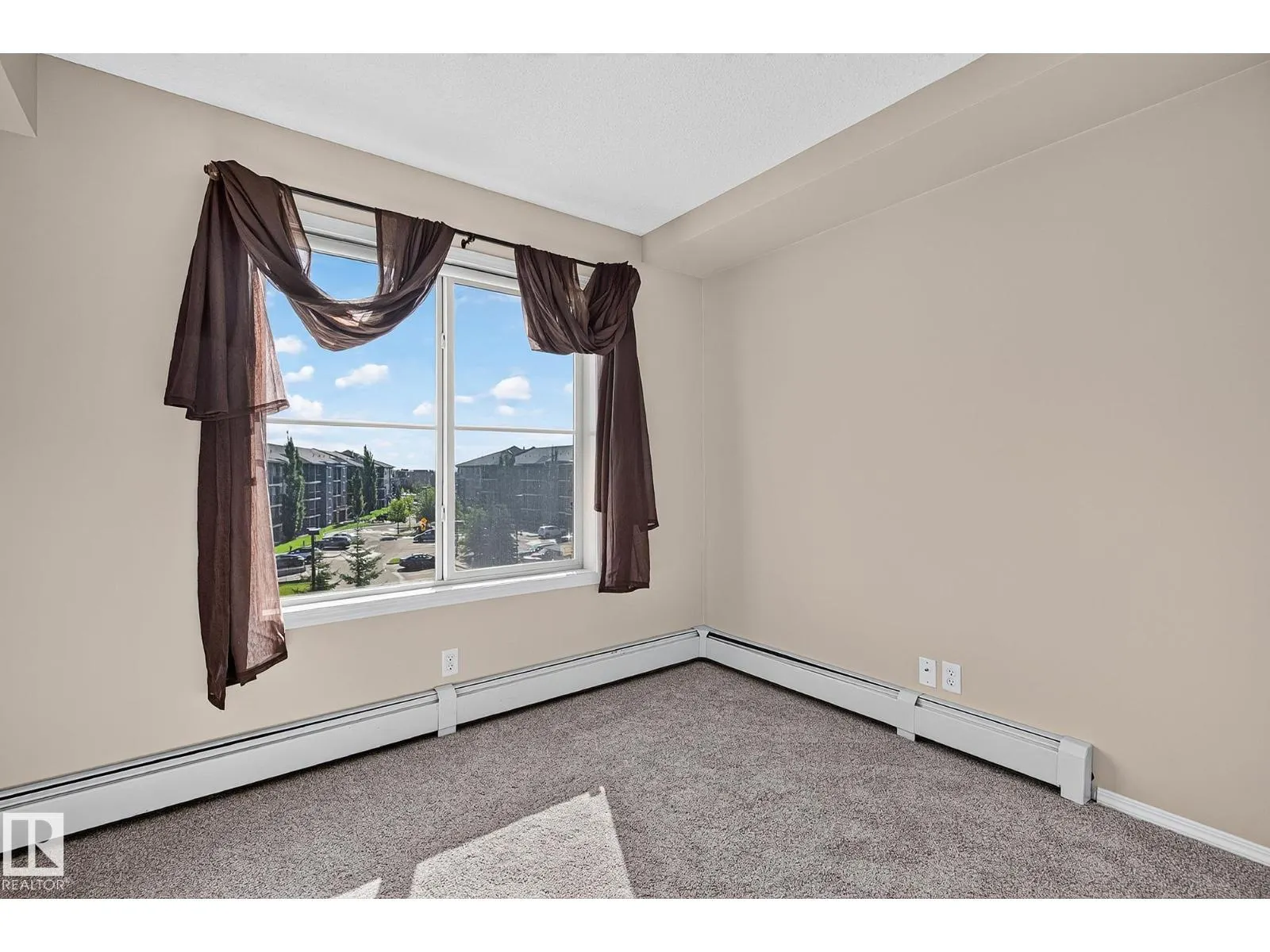 #417 12045 22 AV SW