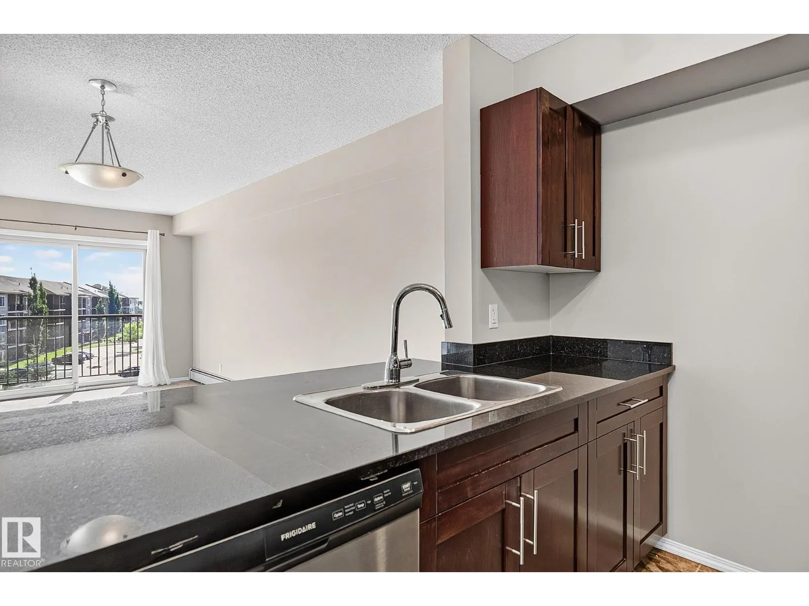 #417 12045 22 AV SW