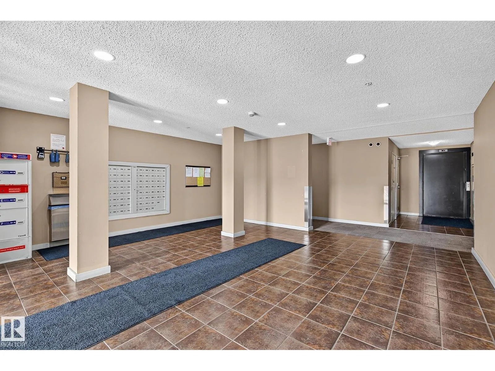 #417 12045 22 AV SW