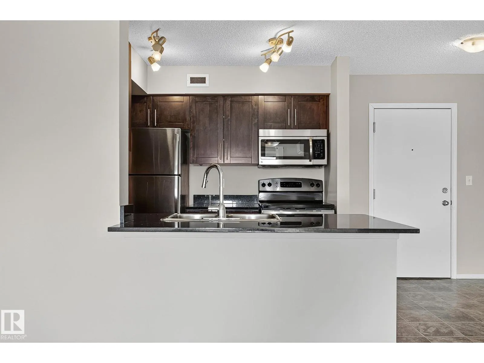 #417 12045 22 AV SW