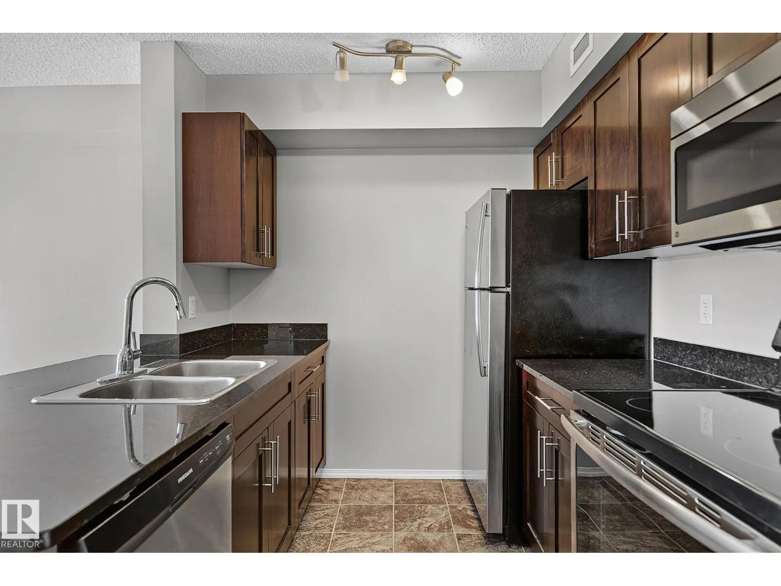 #417 12045 22 AV SW