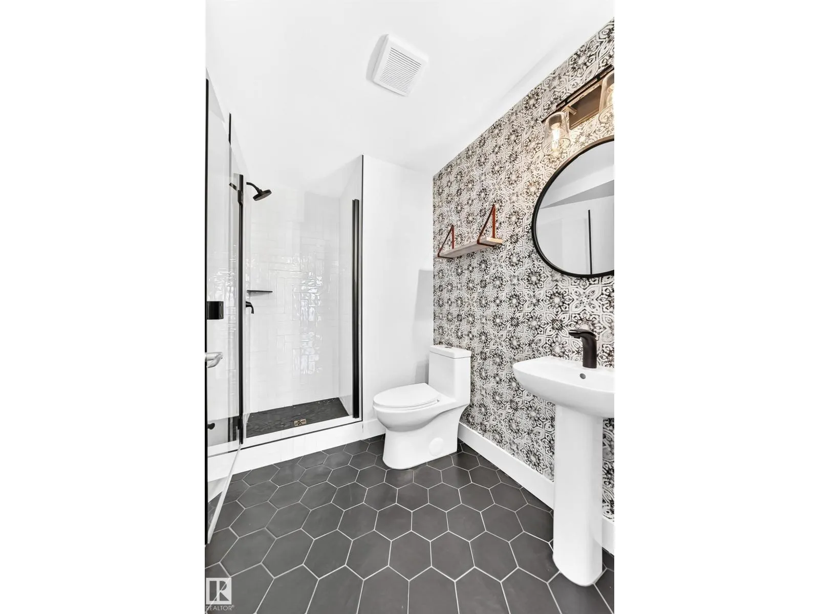 #707 10108 125 ST NW