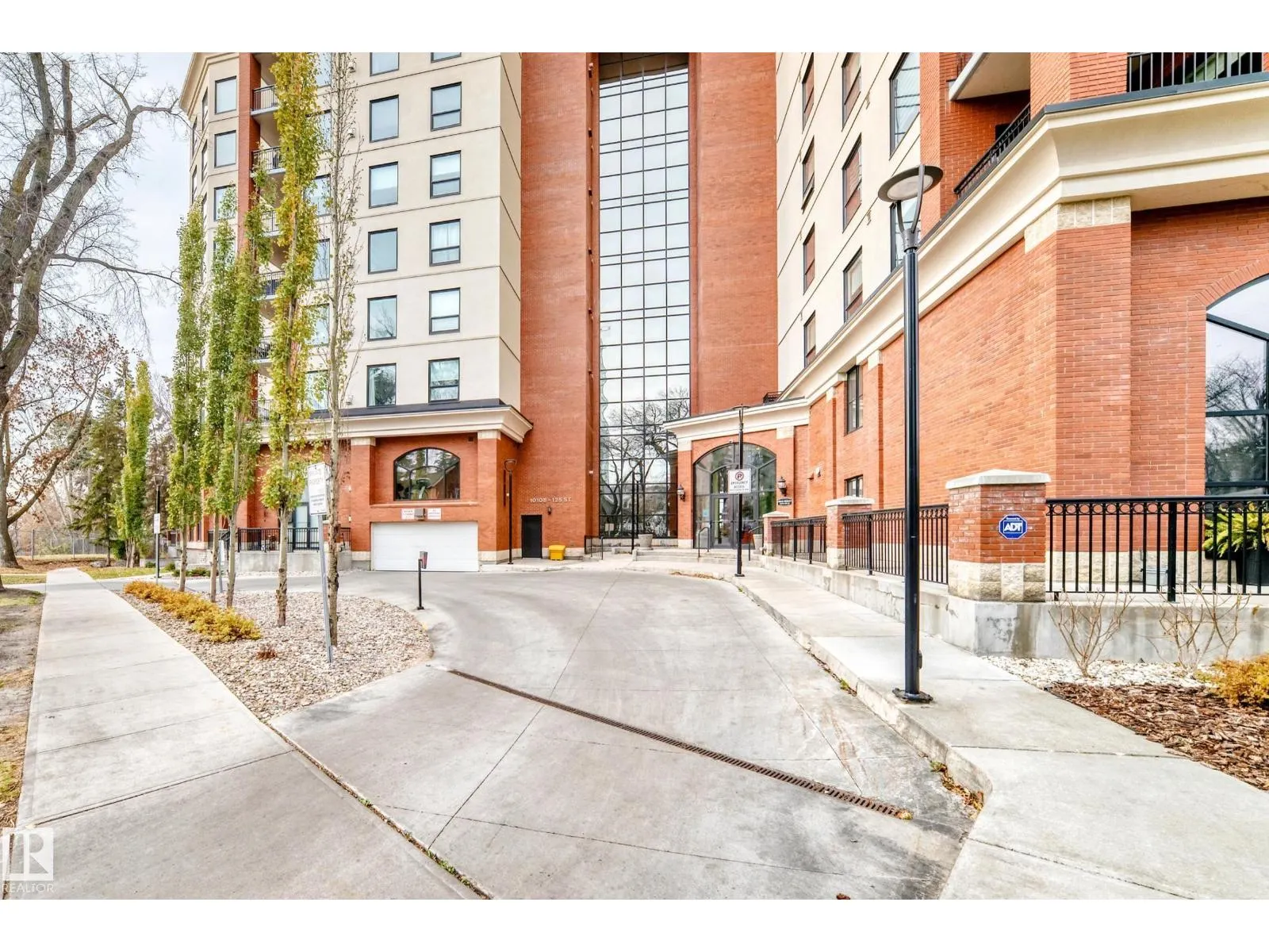 #707 10108 125 ST NW