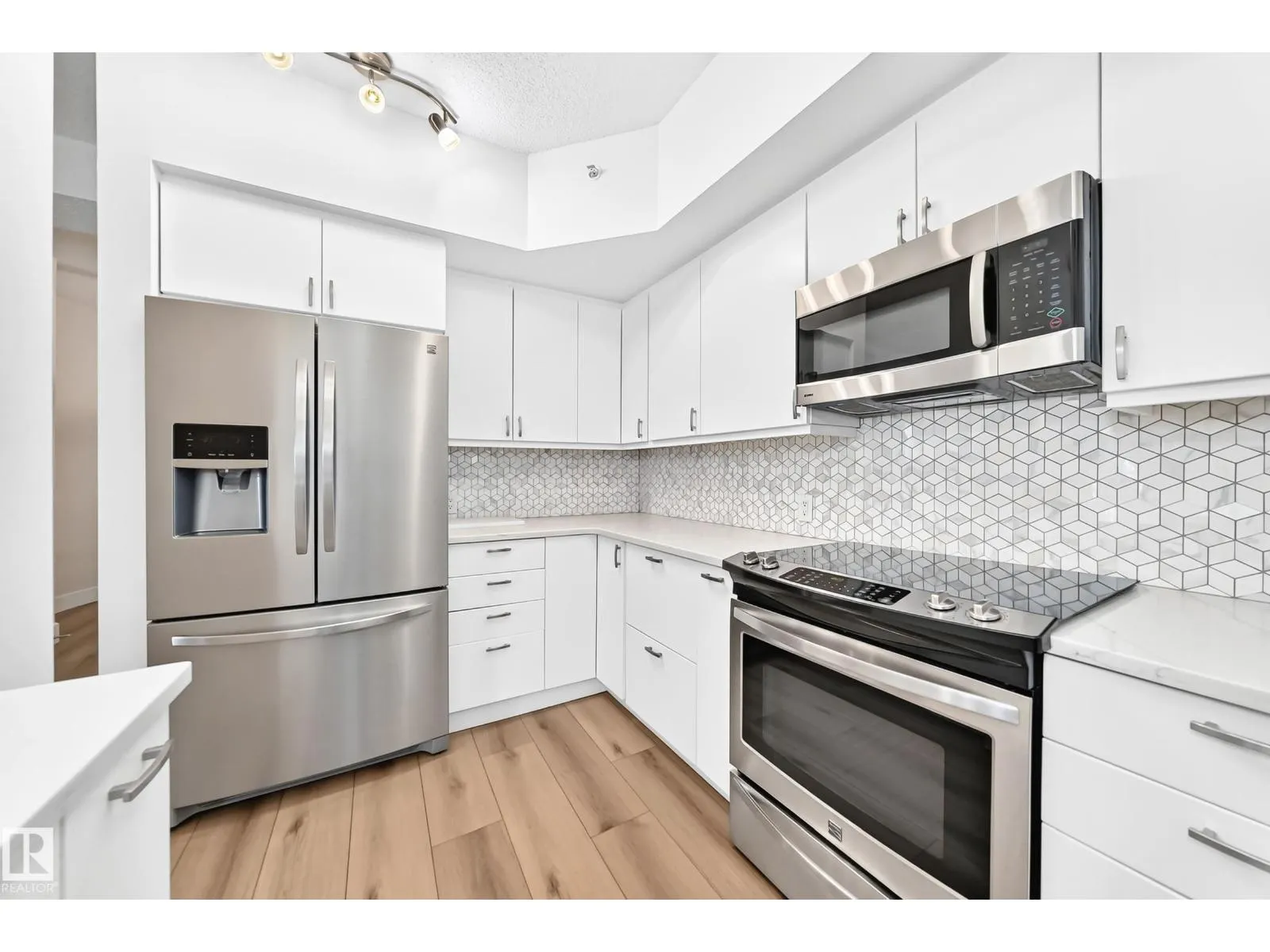 #707 10108 125 ST NW